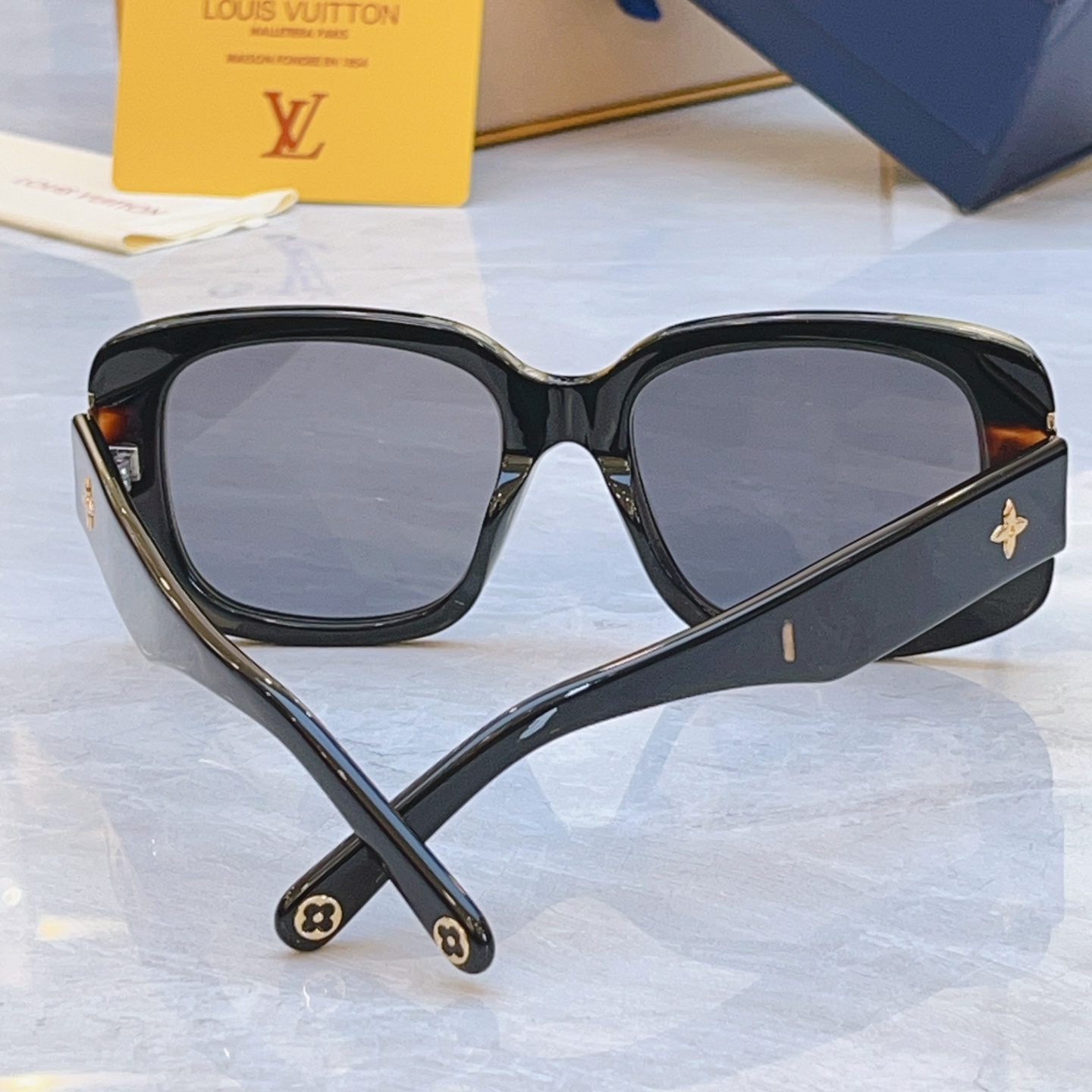 ，【LOUIS VUITTO*】路易*威登新款太阳镜，MODEL：Z2968W，SIZE：53口18-1