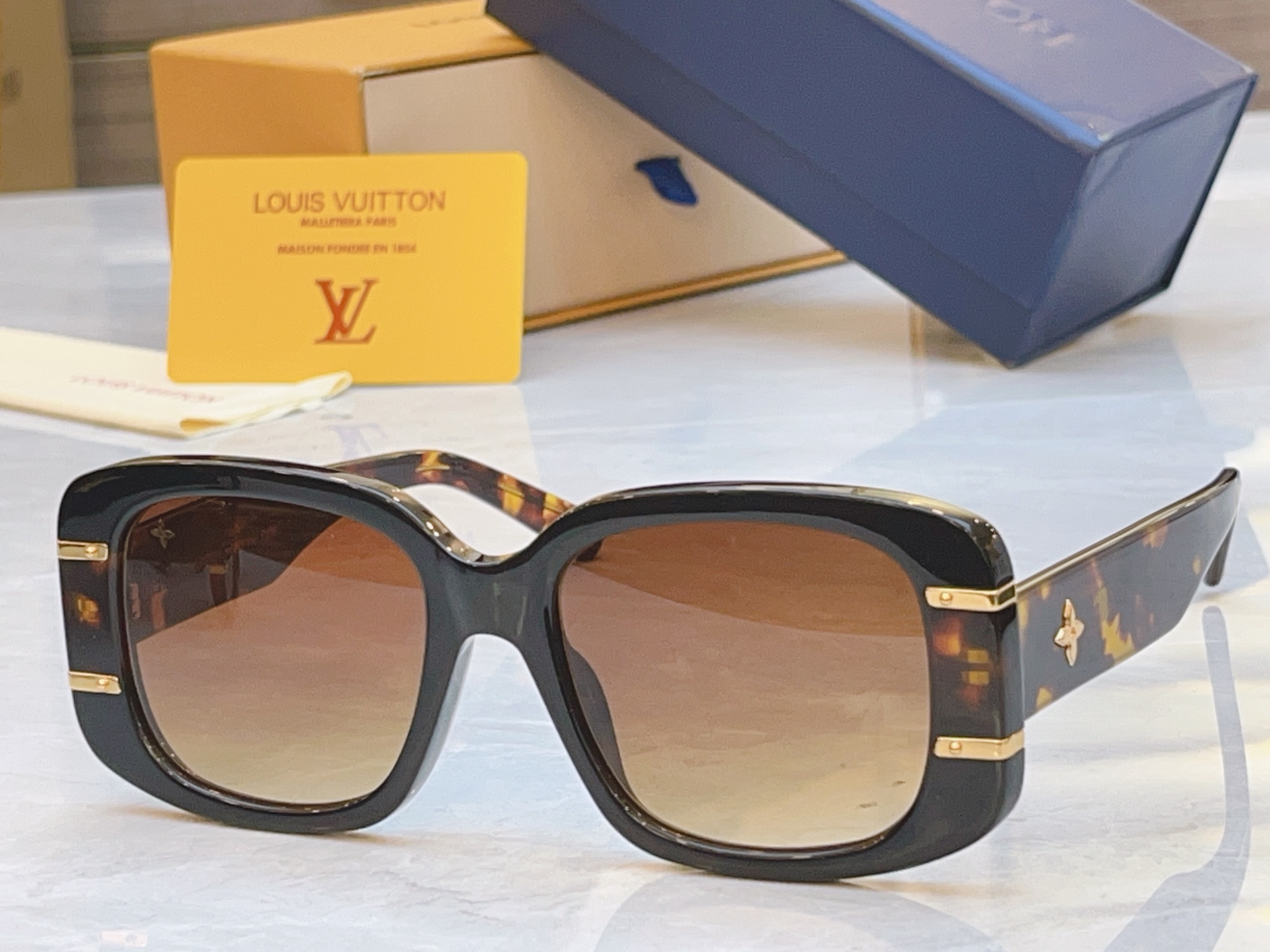 ，【LOUIS VUITTO*】路易*威登新款太阳镜，MODEL：Z2968W，SIZE：53口18-1