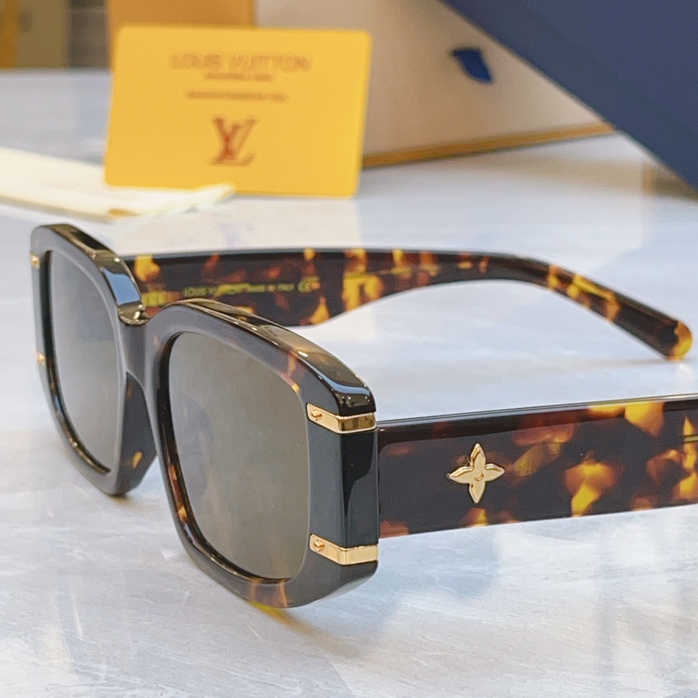 ，【LOUIS VUITTO*】路易*威登新款太阳镜，MODEL：Z2937U，SIZE：54口18-1