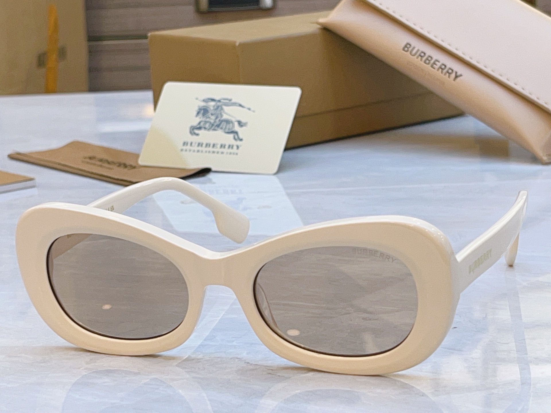 ，【BURBERR*】巴宝*莉新款光学架。MODEL：BE6007，SIZE：54口21-145