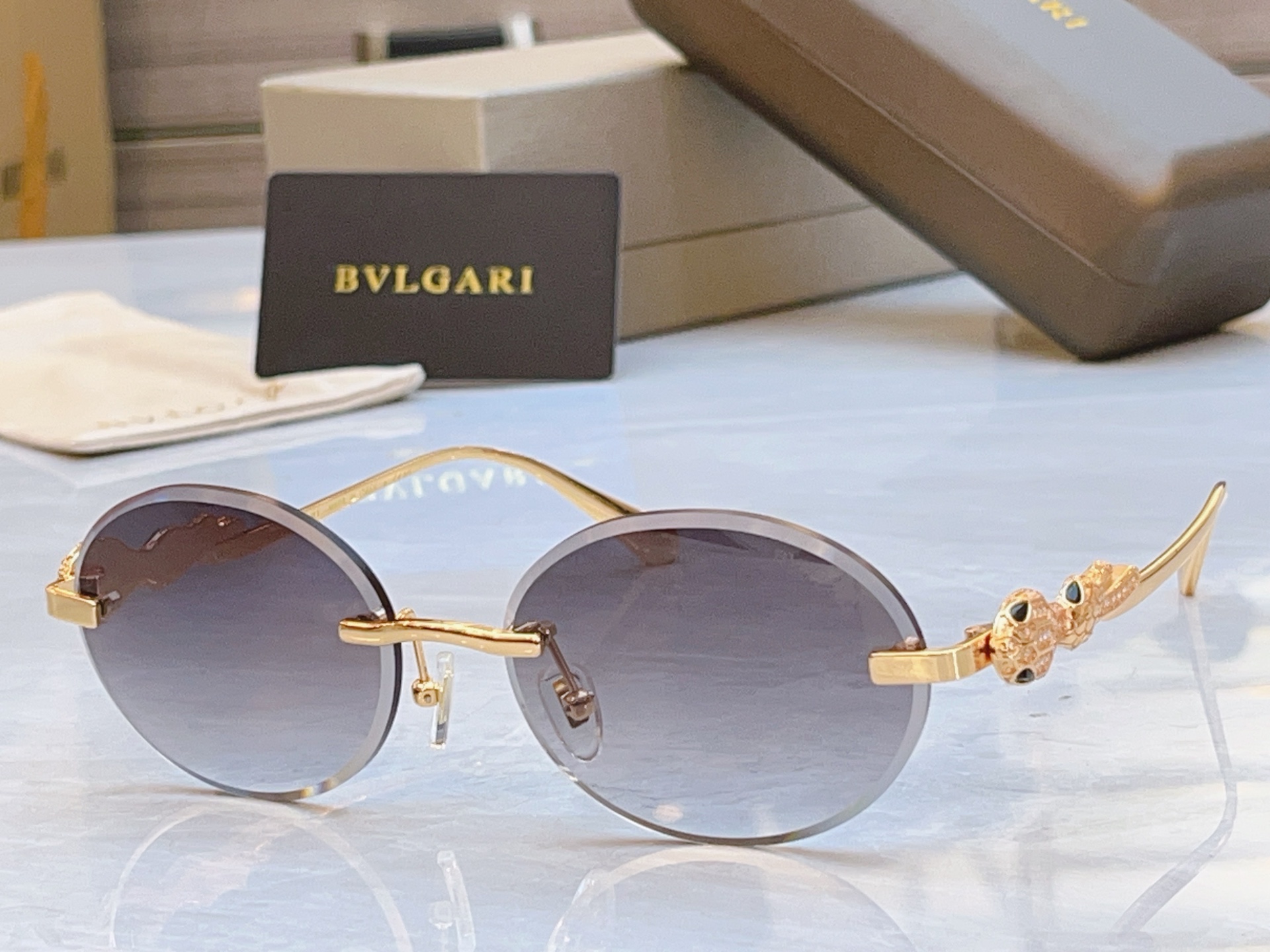 ，【BVLGA*】宝格*丽新款太阳镜，MODEL：BV 1812LU，SIZE：56口17-145