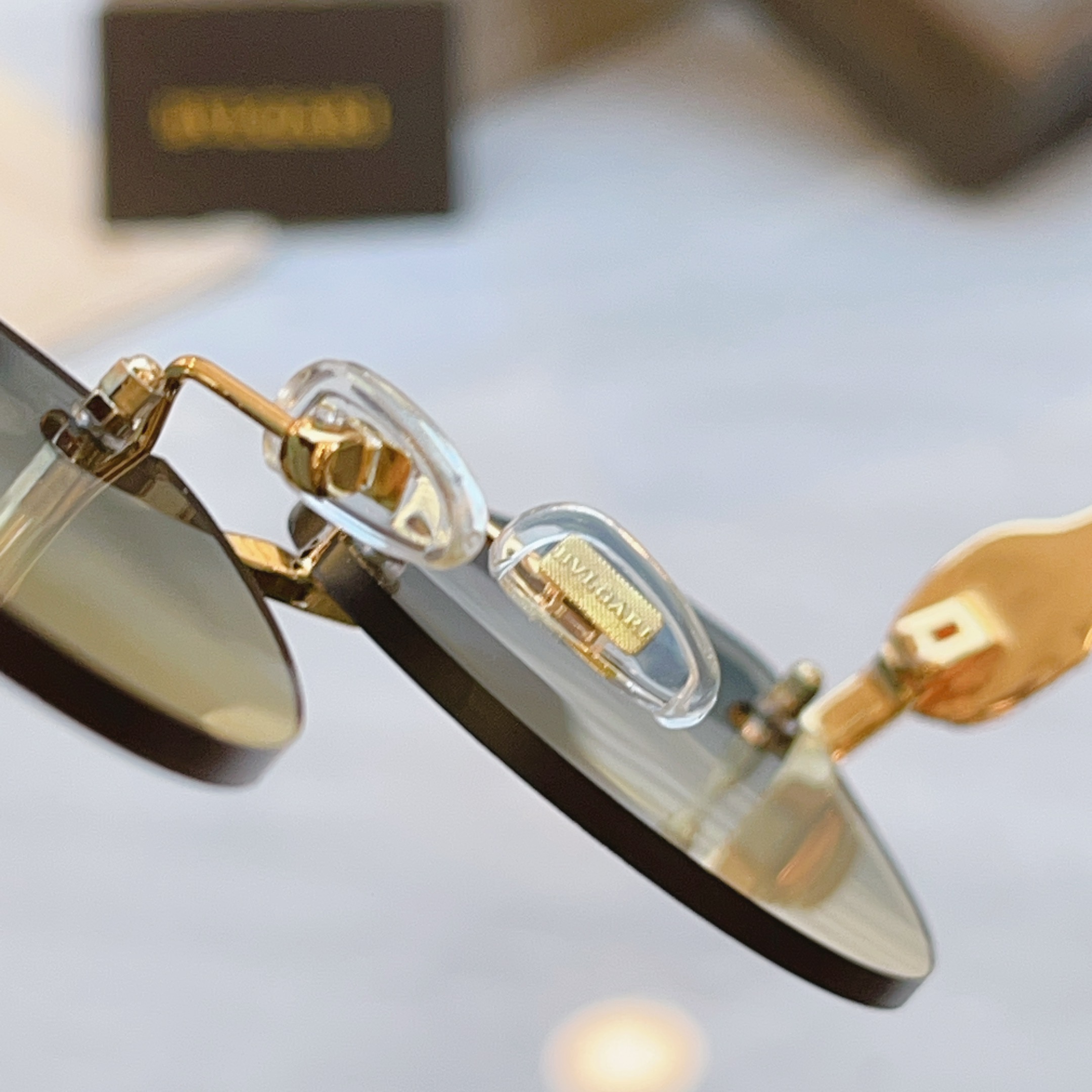 ，【BVLGA*】宝格*丽新款太阳镜，MODEL：BV 1811LU，SIZE：57口16-145