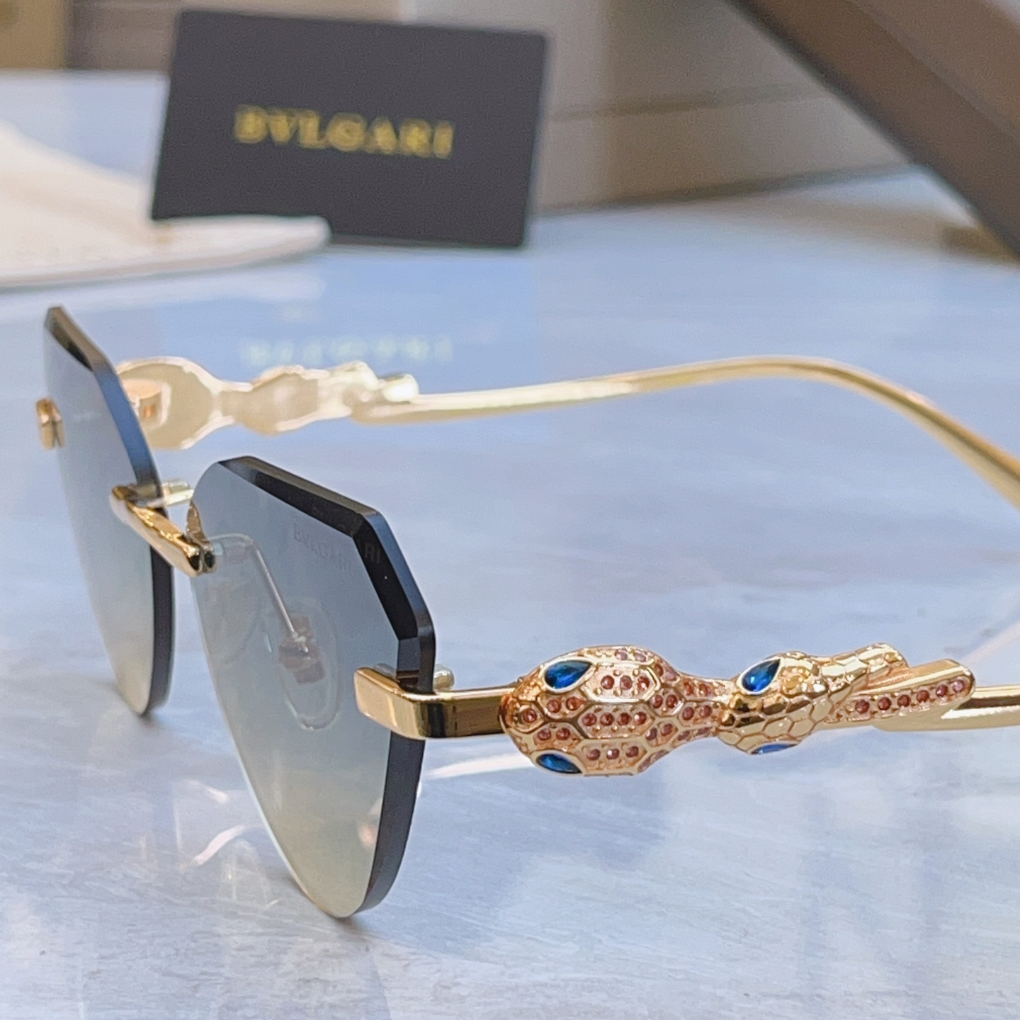 ，【BVLGA*】宝格*丽新款太阳镜，MODEL：BV 1811LU，SIZE：57口16-145