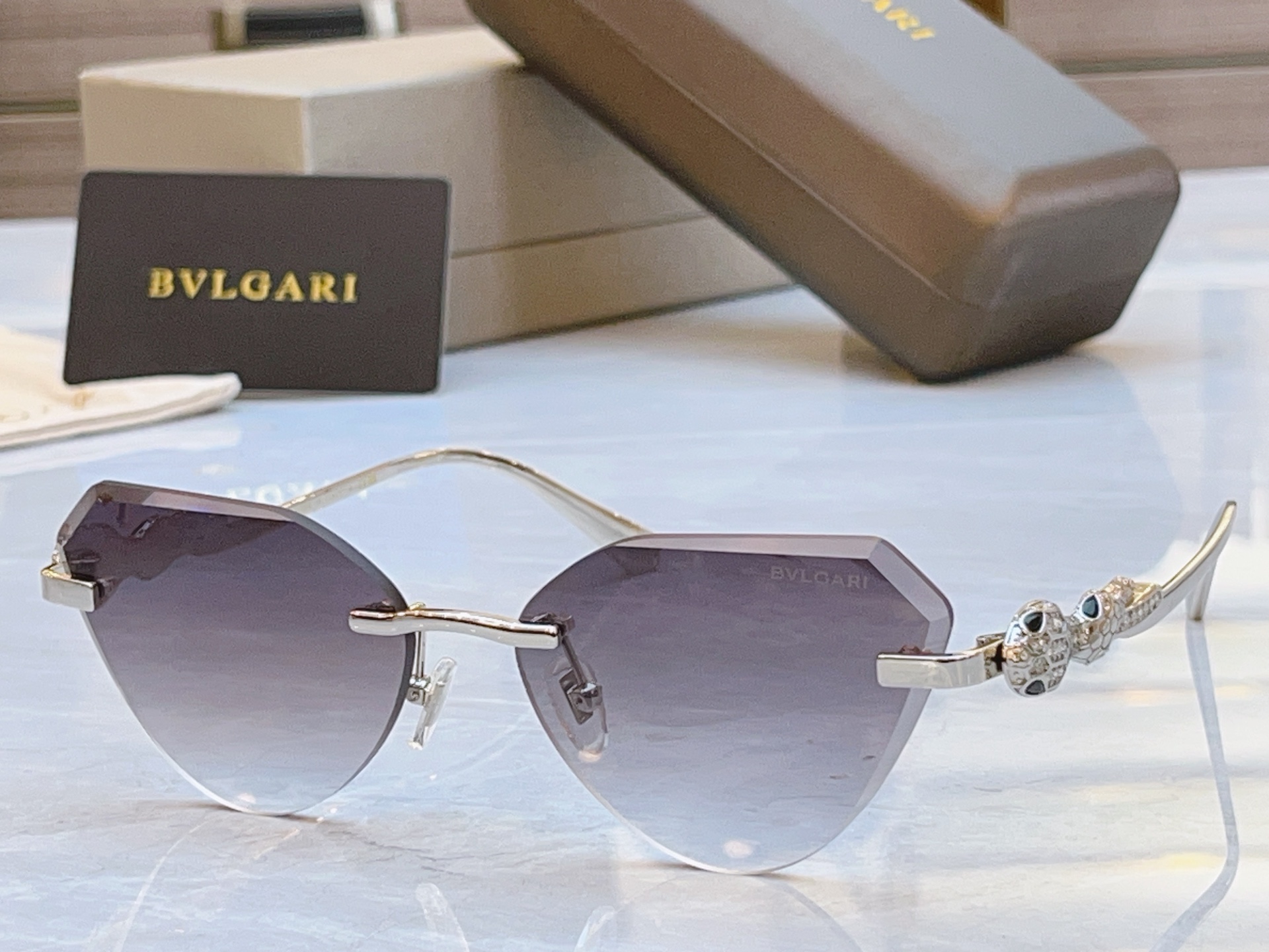 ，【BVLGA*】宝格*丽新款太阳镜，MODEL：BV 1811LU，SIZE：57口16-145