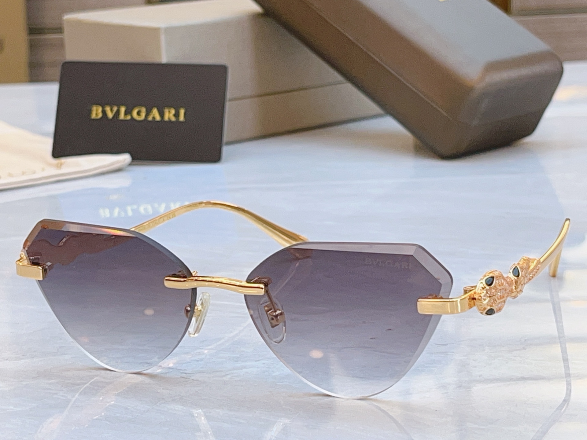 ，【BVLGA*】宝格*丽新款太阳镜，MODEL：BV 1811LU，SIZE：57口16-145