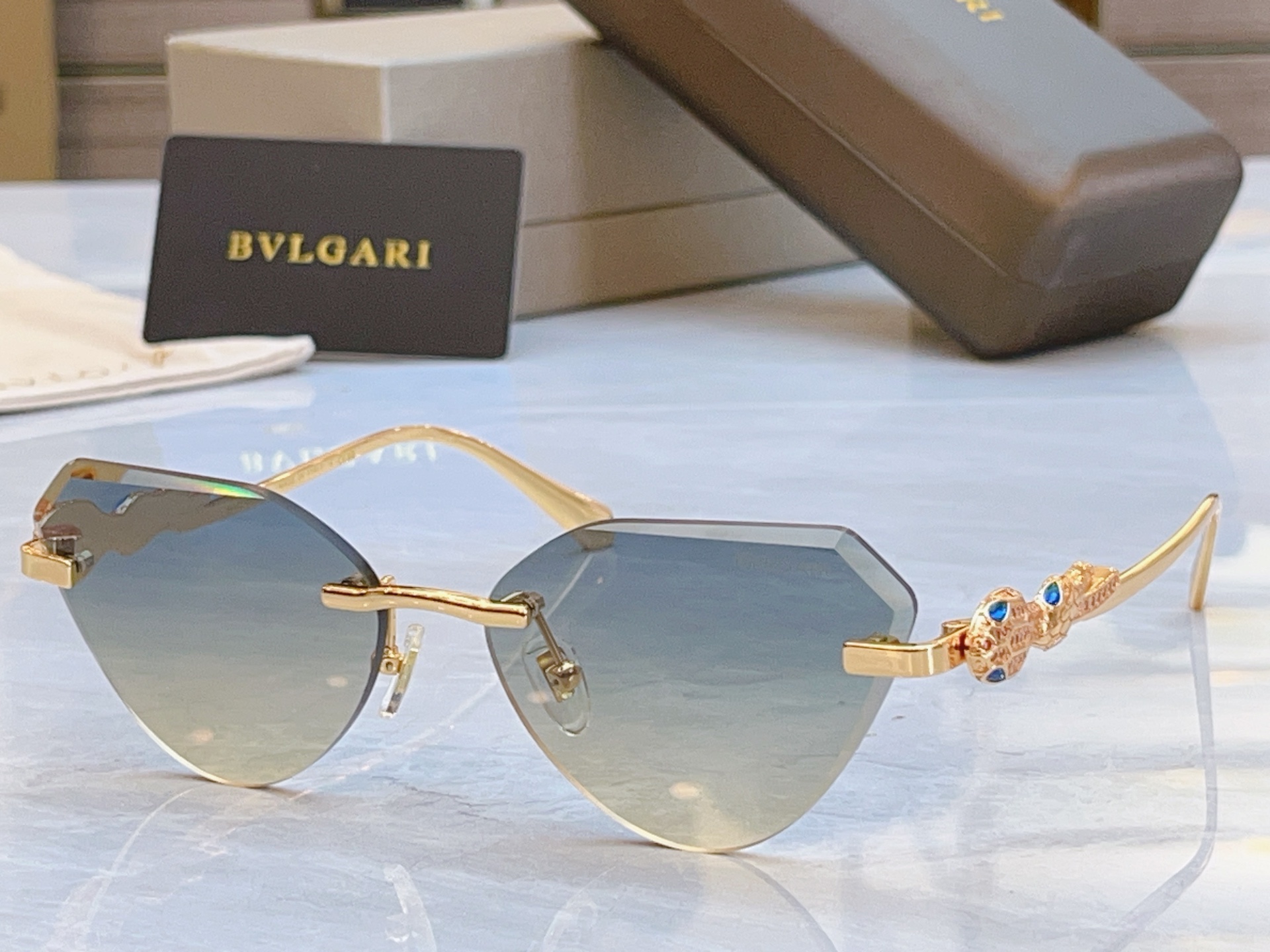 ，【BVLGA*】宝格*丽新款太阳镜，MODEL：BV 1811LU，SIZE：57口16-145