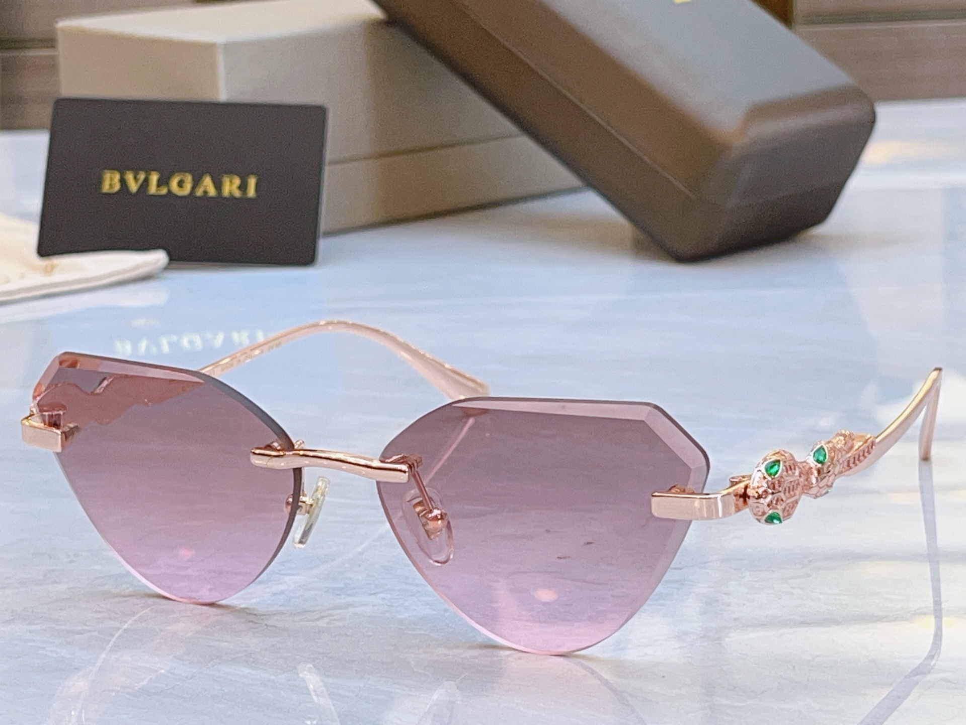 ，【BVLGA*】宝格*丽新款太阳镜，MODEL：BV 1811LU，SIZE：57口16-145