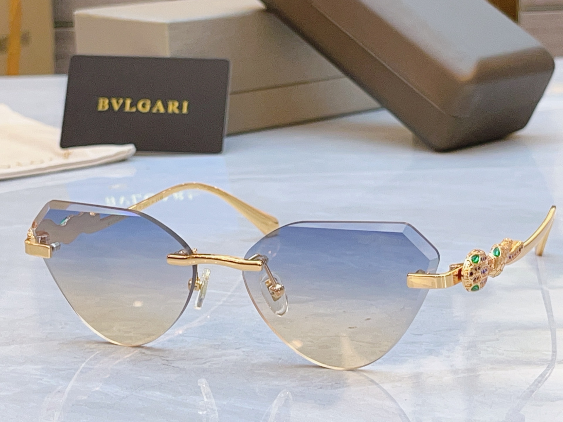 ，【BVLGA*】宝格*丽新款太阳镜，MODEL：BV 1811LU，SIZE：57口16-145