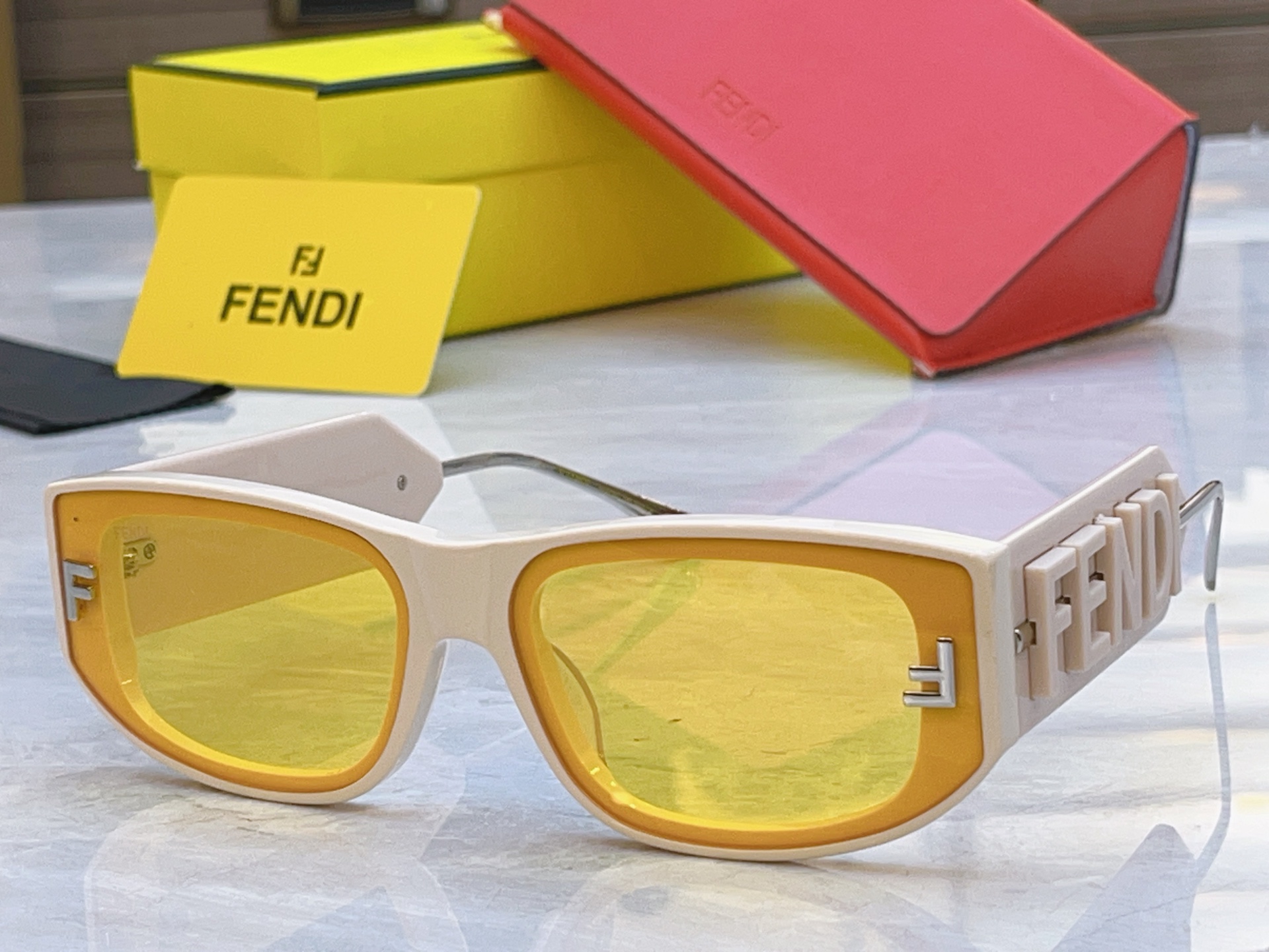 ，【FEN*】芬*迪新款太阳镜🕶️，MODEL：FE4090，SIZE：55口20-145