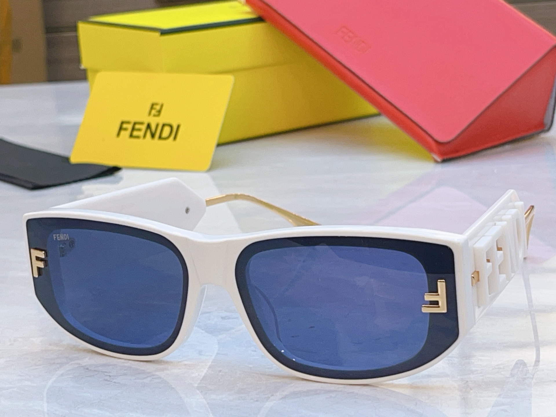 ，【FEN*】芬*迪新款太阳镜🕶️，MODEL：FE4090，SIZE：55口20-145