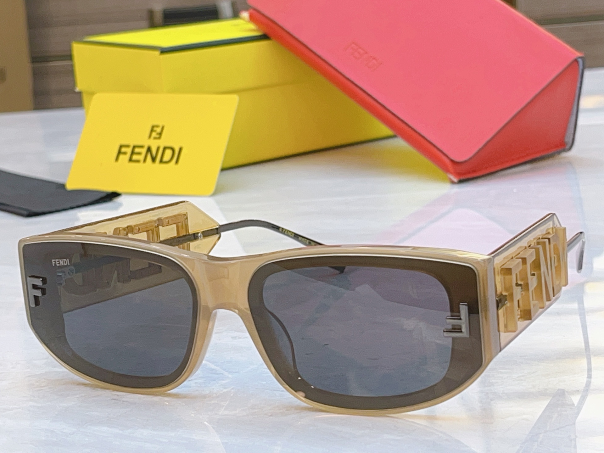 ，【FEN*】芬*迪新款太阳镜🕶️，MODEL：FE4090，SIZE：55口20-145