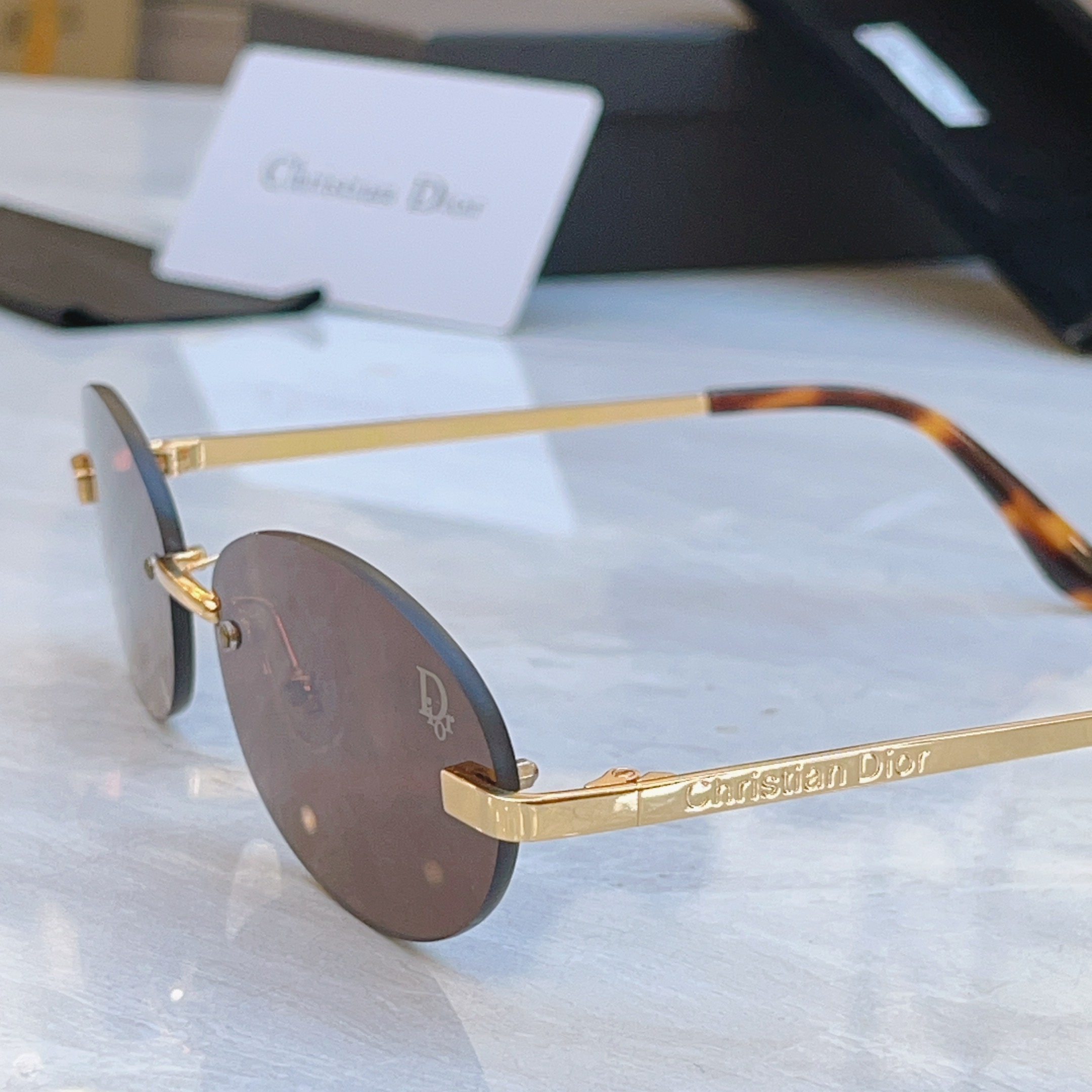 ，【DIO* 】迪*奥新款太阳镜，MODEL：DIORCAT29GNM，SIZE：58口17-143