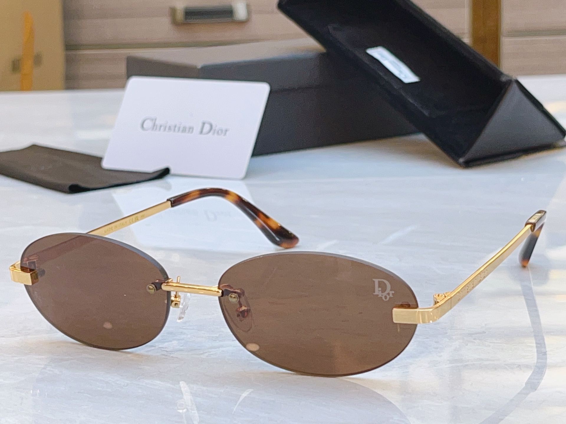 ，【DIO* 】迪*奥新款太阳镜，MODEL：DIORCAT29GNM，SIZE：58口17-143