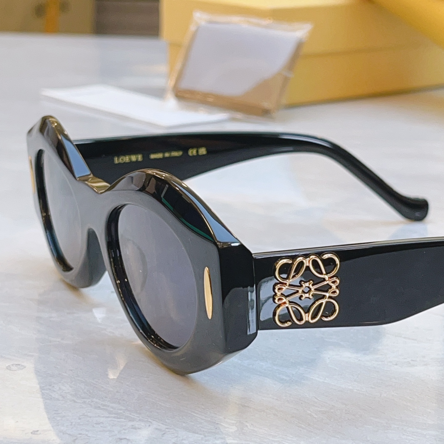 ，【LOEW*】罗意*威新款太阳镜，MODEL：LW5097S，SIZE：52口21-145