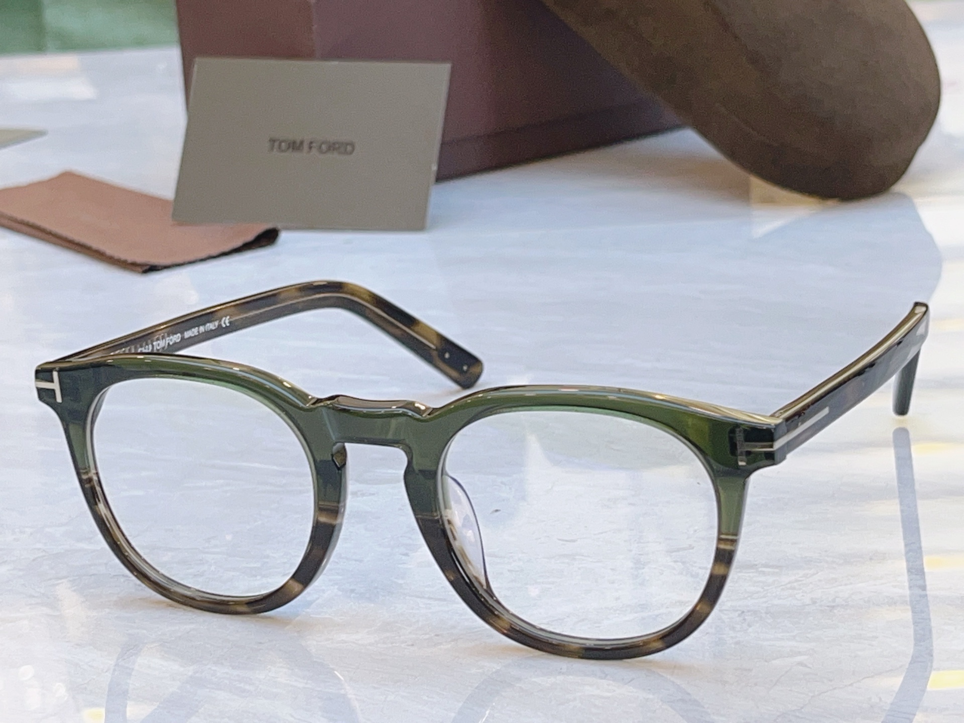 ，【TOM FOR*】汤姆*福特新款眼镜架，MODEL：FT5629-F-B，SIZE：50口22-14