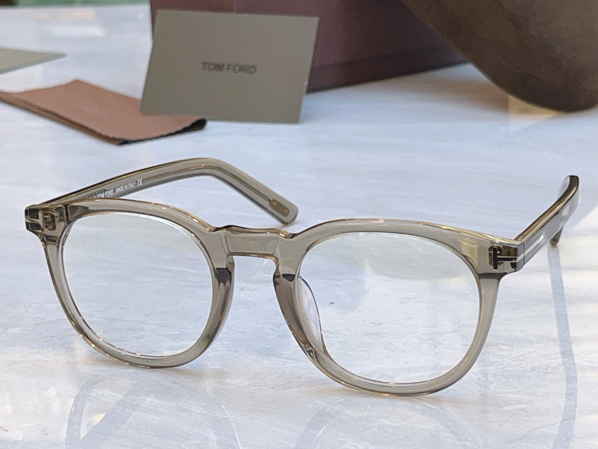 ，【TOM FOR*】汤姆*福特新款眼镜架，MODEL：FT5629-F-B，SIZE：50口22-14