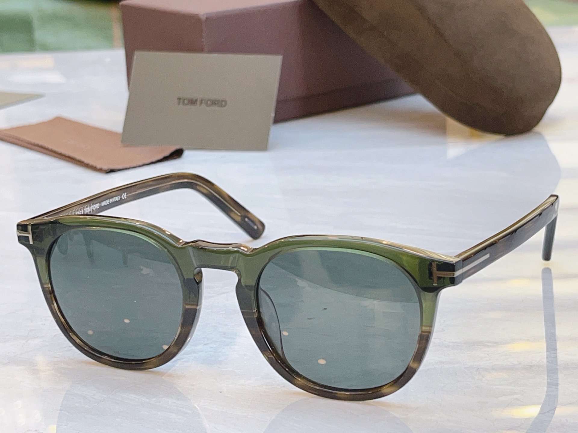 ，【TOM FOR*】汤姆*福特新款太阳镜，MODEL：FT5629-F-B，SIZE：50口22-14