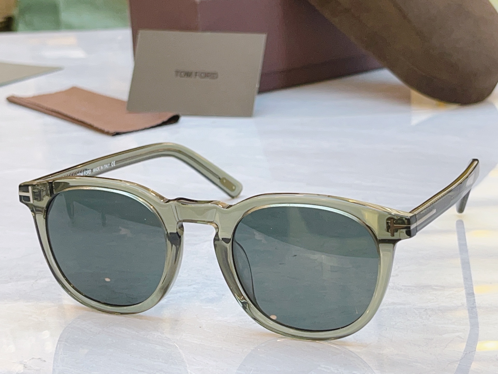 ，【TOM FOR*】汤姆*福特新款太阳镜，MODEL：FT5629-F-B，SIZE：50口22-14