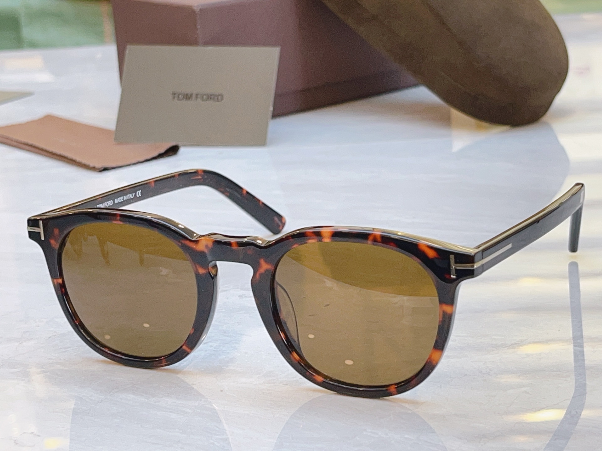 ，【TOM FOR*】汤姆*福特新款太阳镜，MODEL：FT5629-F-B，SIZE：50口22-14