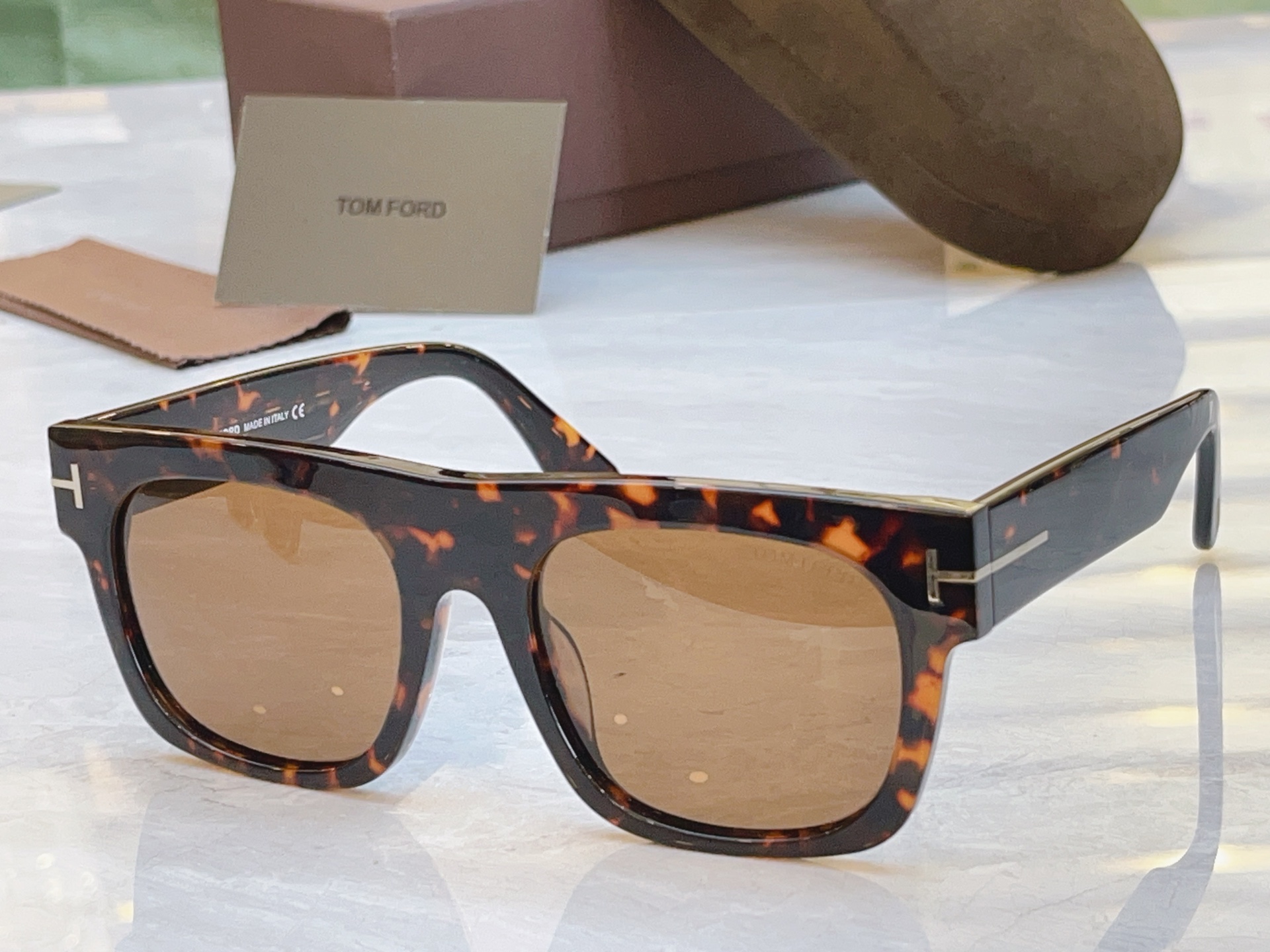 ，【TOM FOR*】汤姆*福特新款太阳镜，MODEL：FT5634，SIZE：52口21-140