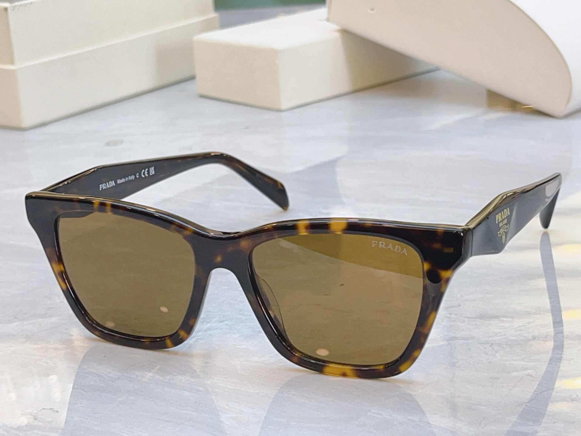 ，【PRAD*】普拉*达新款太阳镜，MODEL：SPR C07，SIZE：51口18-145