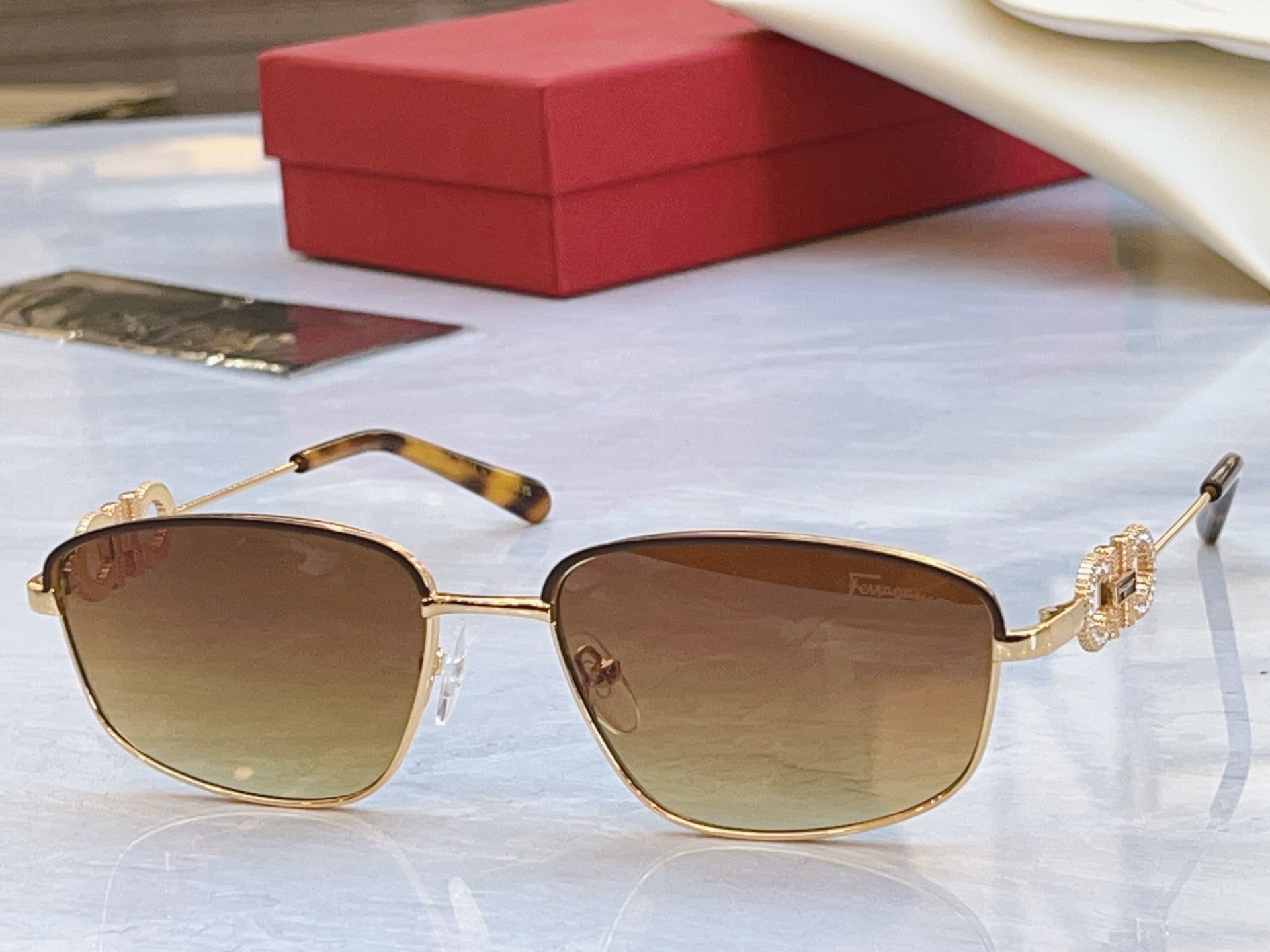 ，【Salvatore ferragam*】 菲拉*格慕 新款眼镜架，MODEL：SF1681L，SIZ