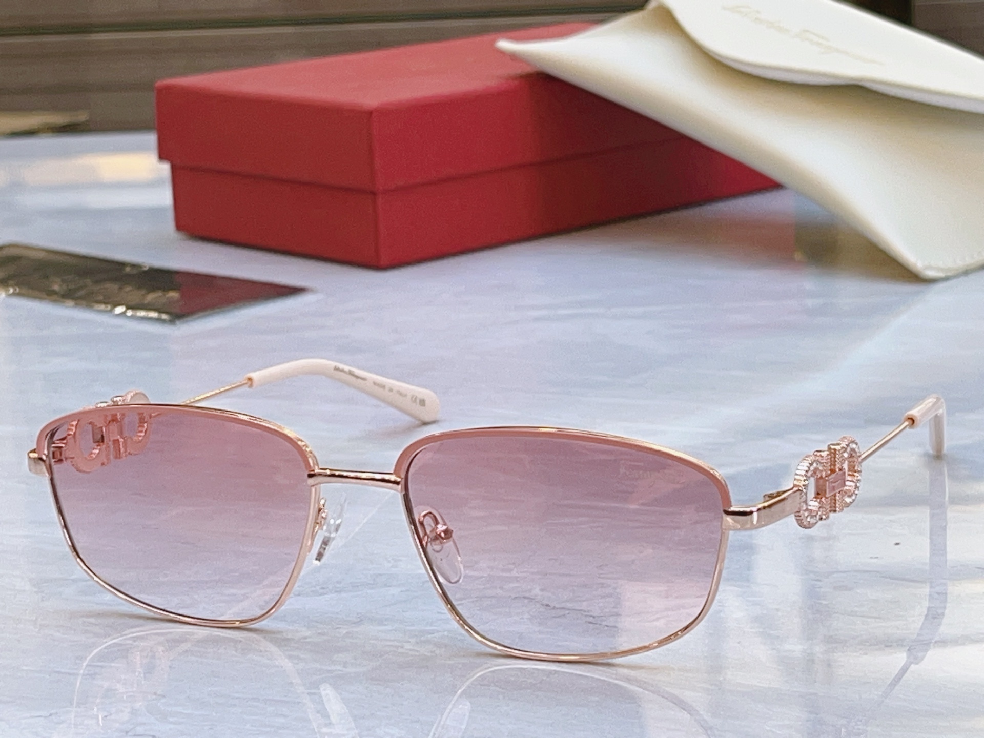 ，【Salvatore ferragam*】 菲拉*格慕 新款眼镜架，MODEL：SF1681L，SIZ