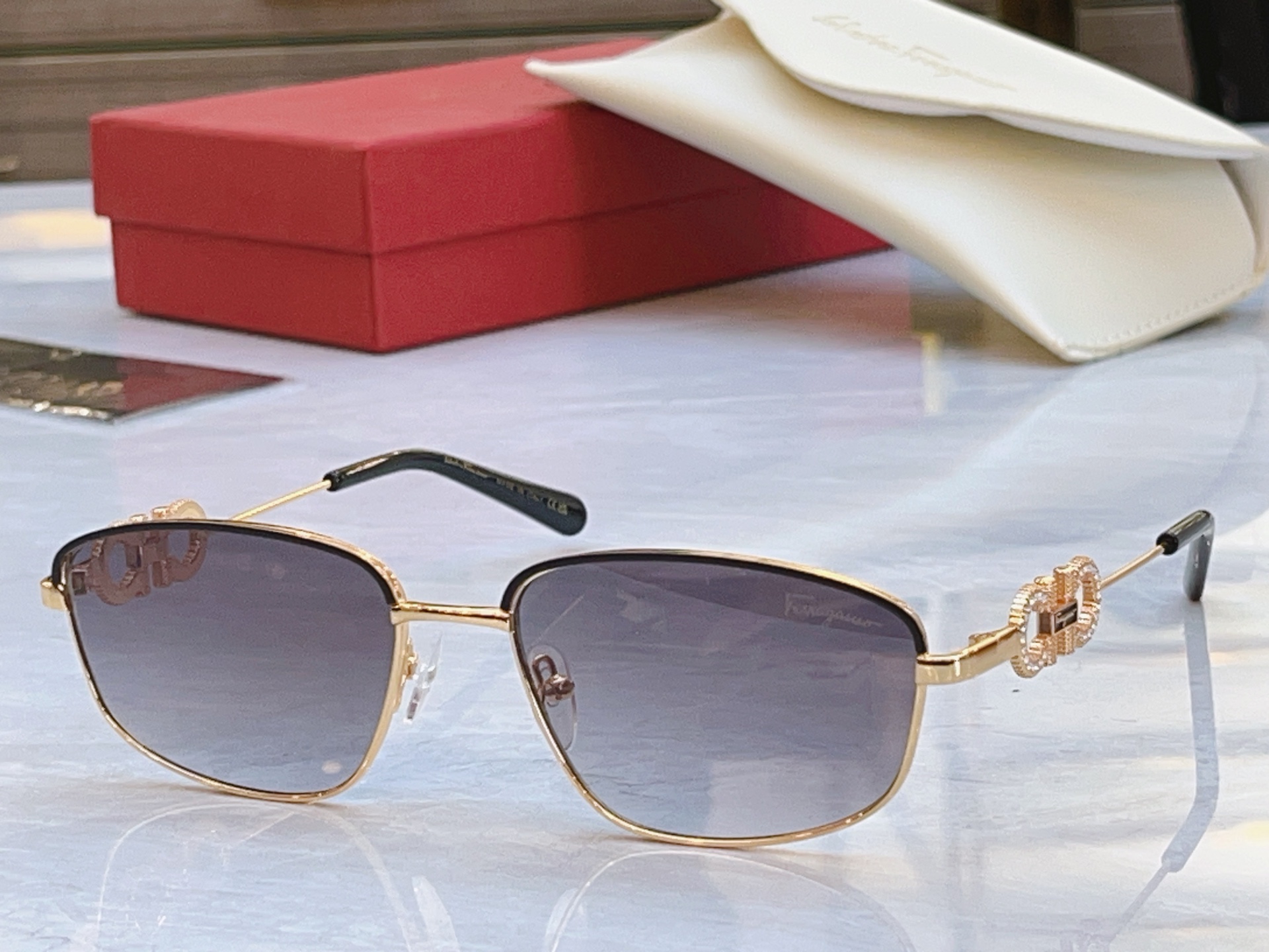 ，【Salvatore ferragam*】 菲拉*格慕 新款眼镜架，MODEL：SF1681L，SIZ