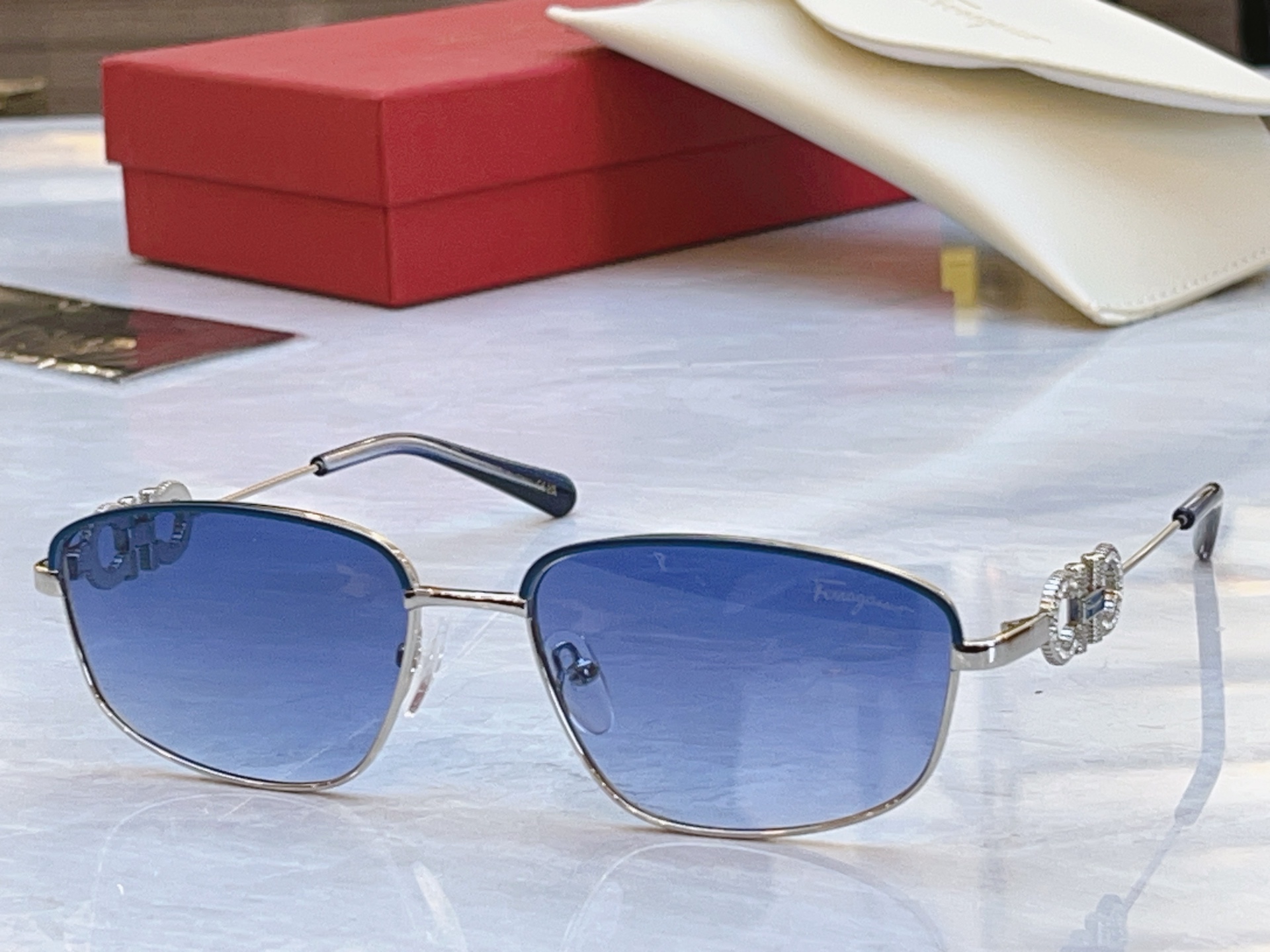 ，【Salvatore ferragam*】 菲拉*格慕 新款眼镜架，MODEL：SF1681L，SIZ