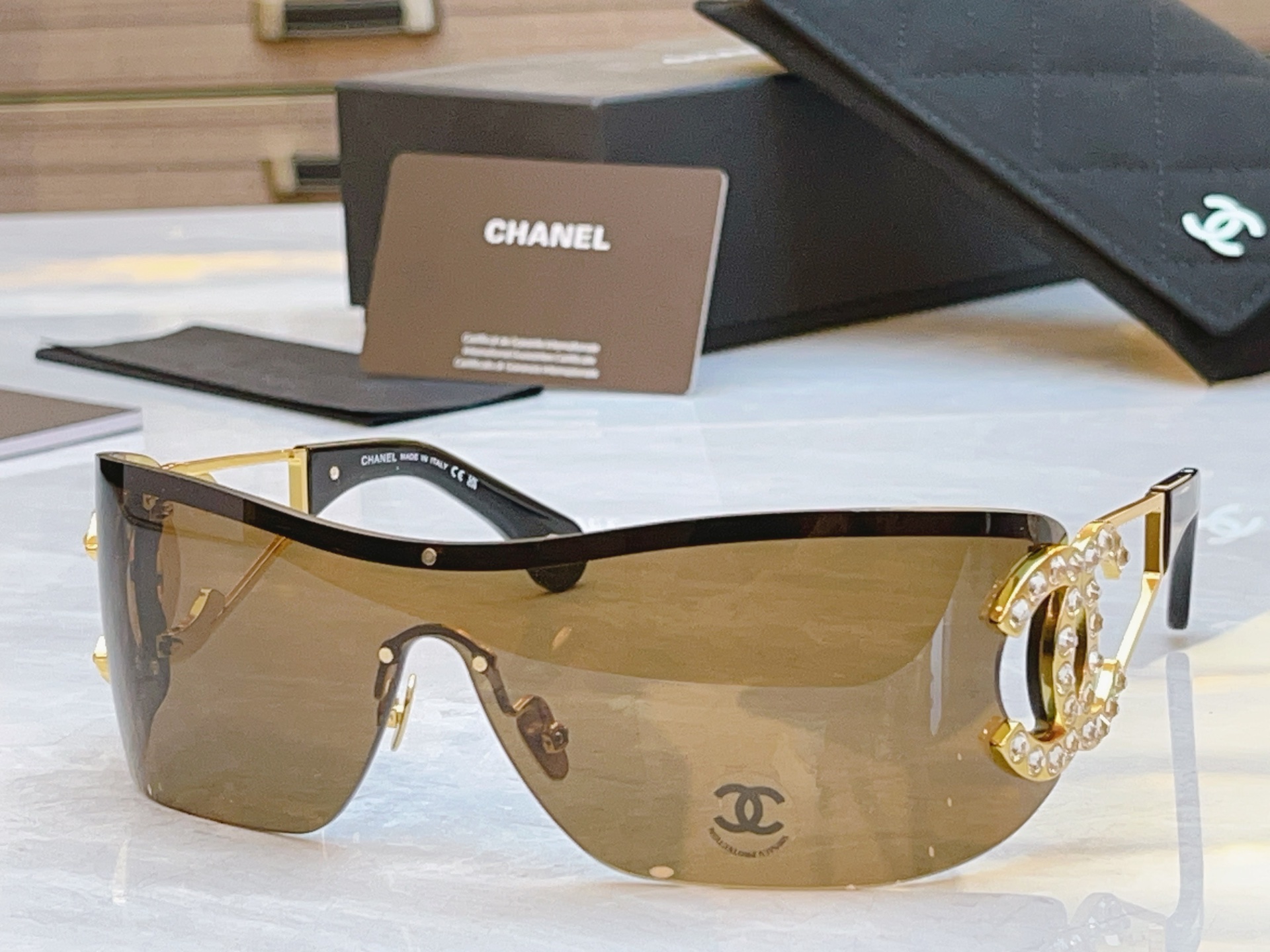 ，【CHANE*】香奈*儿新款太阳镜，MODEL：CH9579B，SIZE：142口118