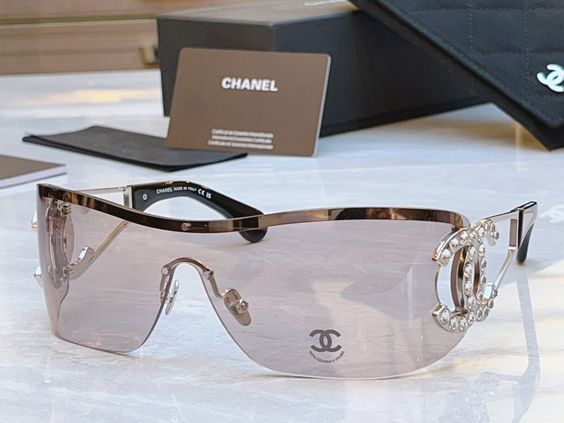 ，【CHANE*】香奈*儿新款太阳镜，MODEL：CH9579B，SIZE：142口118