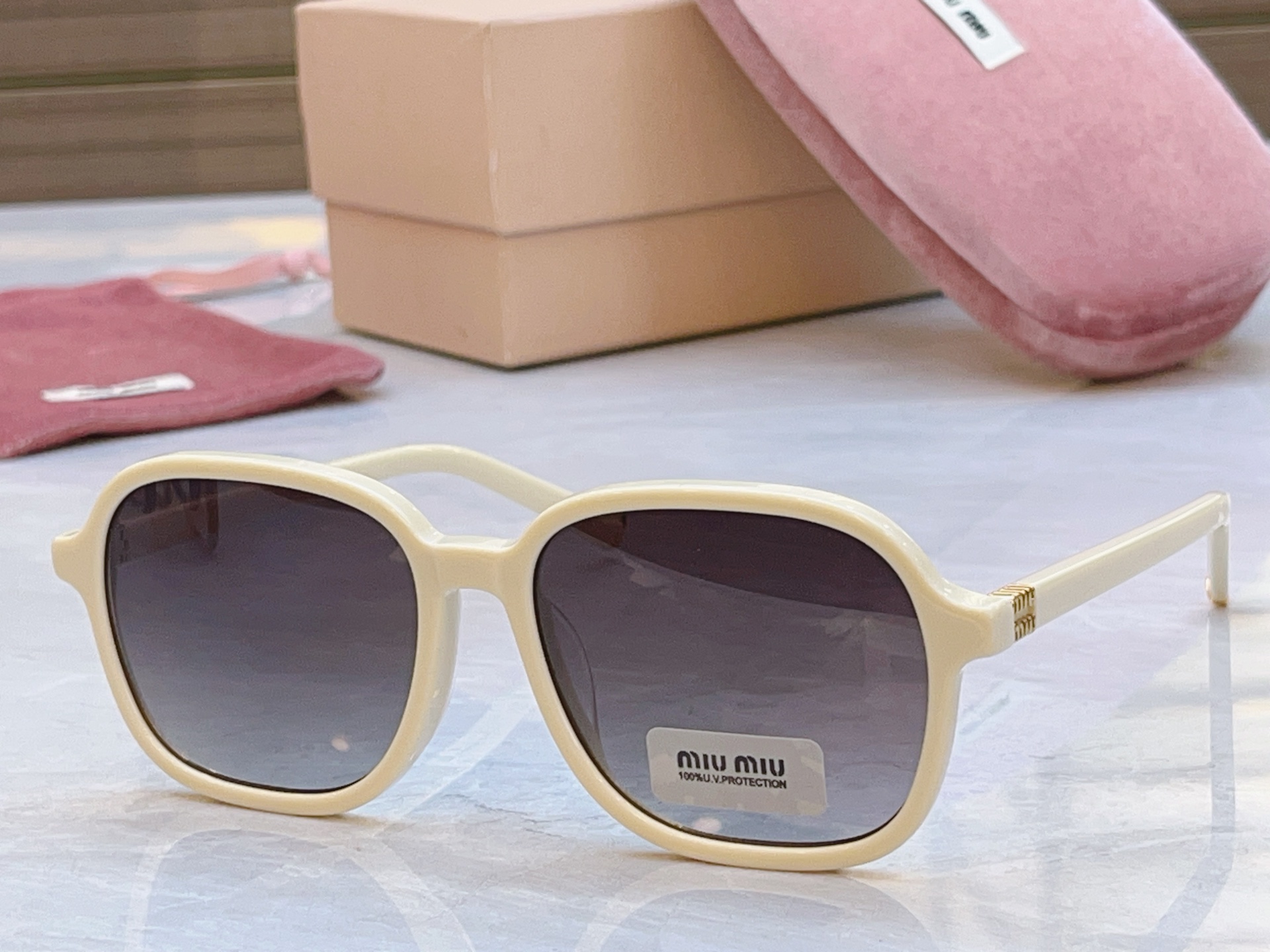 ，【MIUMI*】缪*缪新款太阳镜🕶️，Mod:MU B01S SIZE:55口18-145