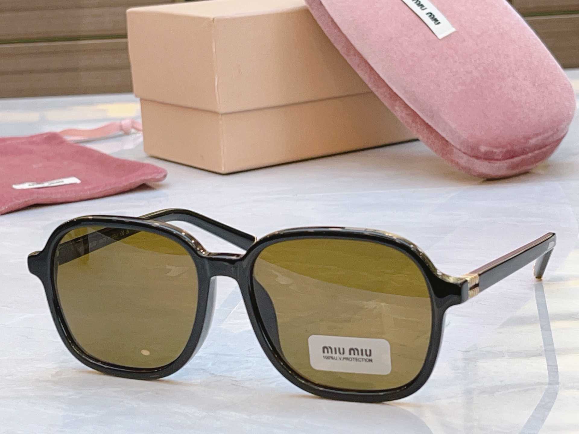 ，【MIUMI*】缪*缪新款太阳镜🕶️，Mod:MU B01S SIZE:55口18-145