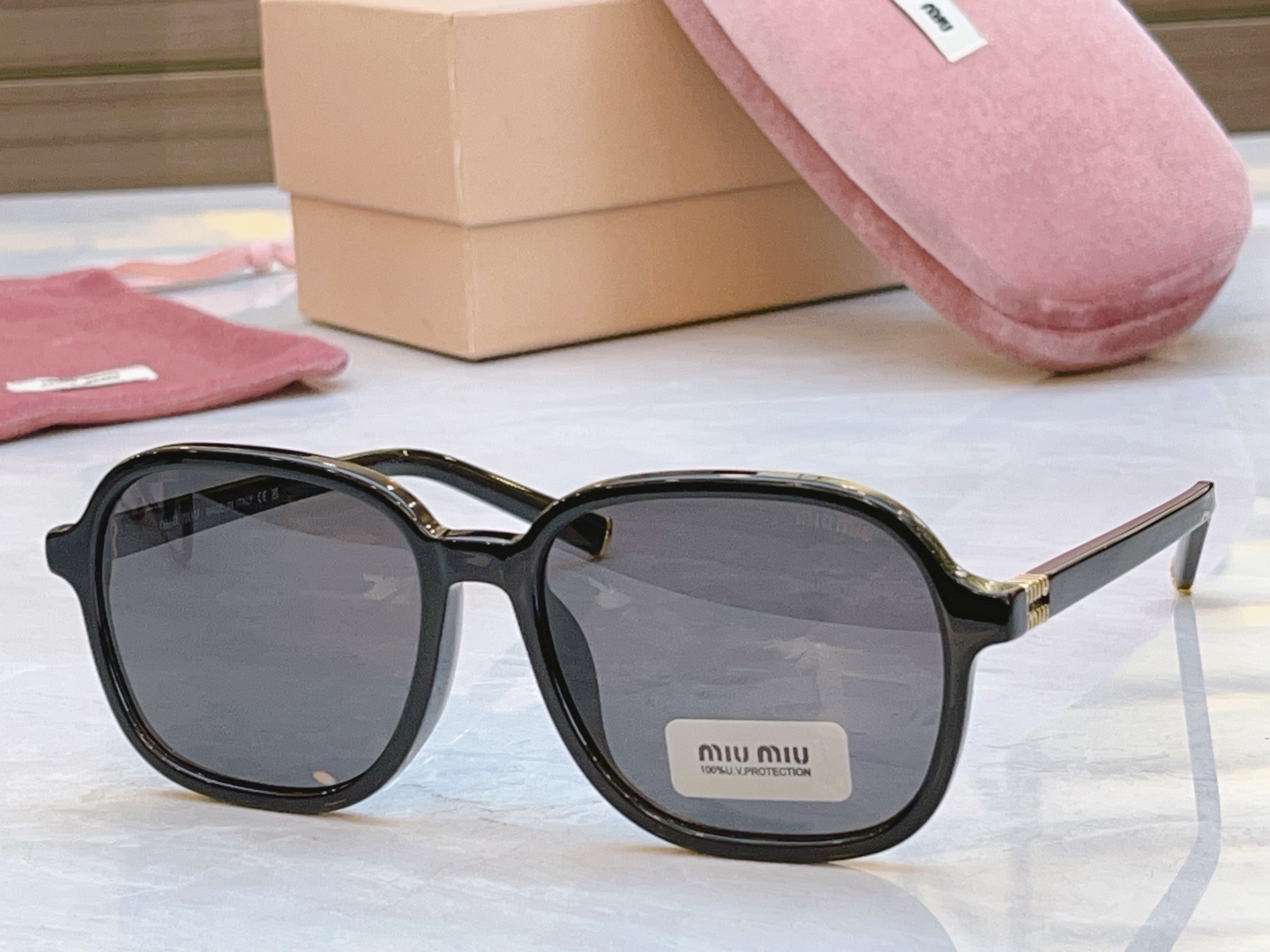 ，【MIUMI*】缪*缪新款太阳镜🕶️，Mod:MU B01S SIZE:55口18-145