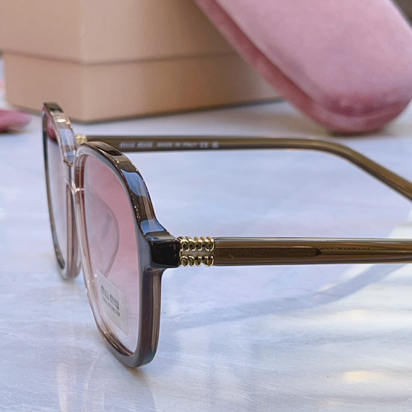 ，【MIUMI*】缪*缪新款太阳镜🕶️，Mod:MU B01S SIZE:55口18-145