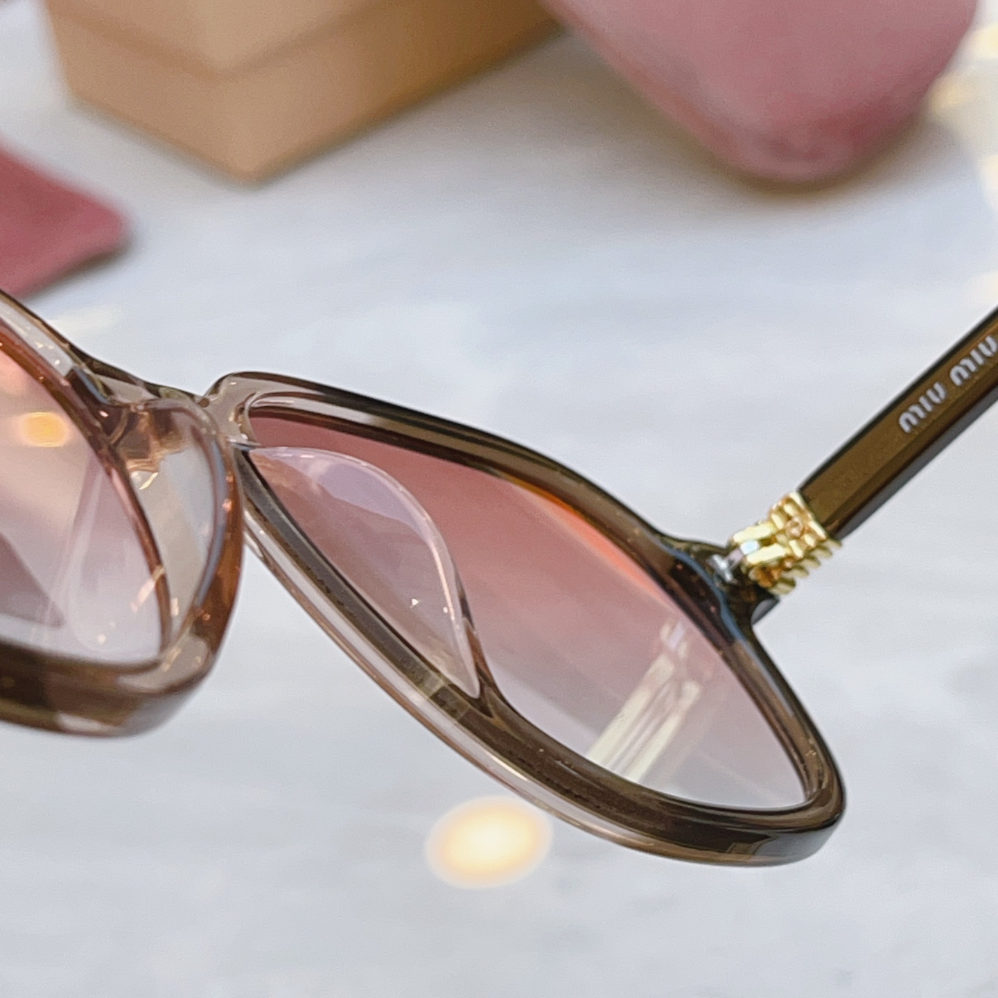 ，【MIUMI*】缪*缪新款太阳镜🕶️，Mod:MU B01S SIZE:55口18-145