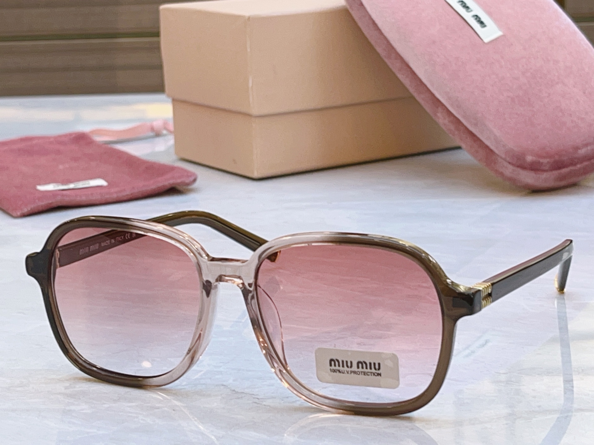 ，【MIUMI*】缪*缪新款太阳镜🕶️，Mod:MU B01S SIZE:55口18-145