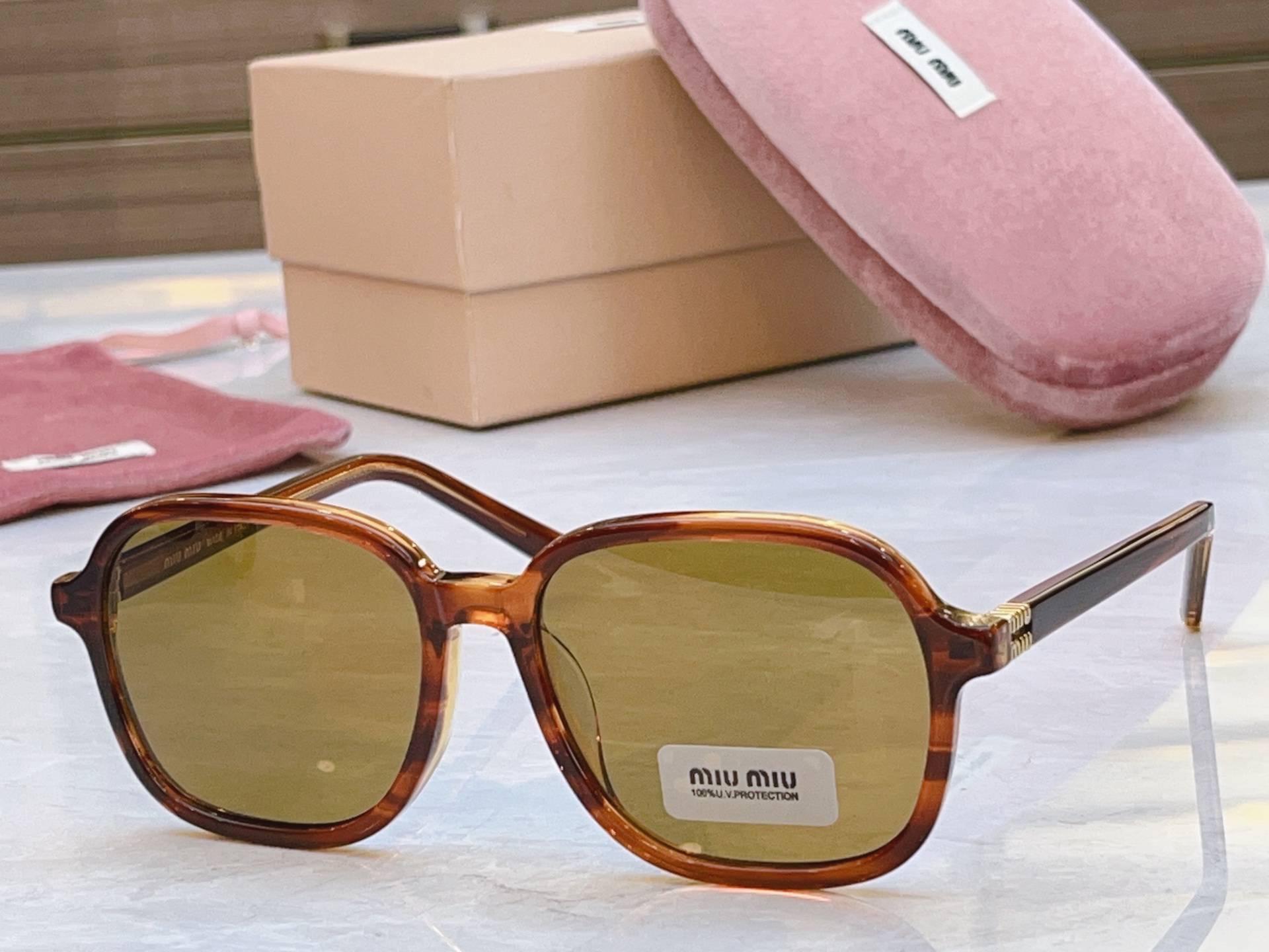 ，【MIUMI*】缪*缪新款太阳镜🕶️，Mod:MU B01S SIZE:55口18-145