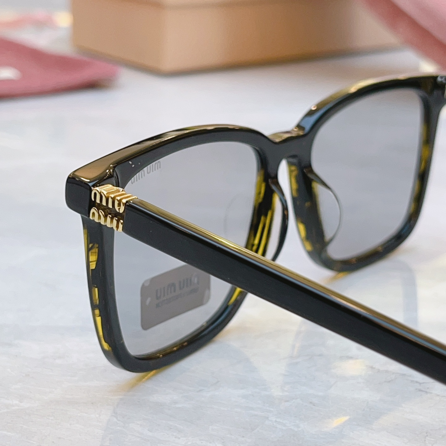 ，【MIUMI*】缪*缪新款太阳镜🕶️，Mod:MU B03S SIZE:53口18-145