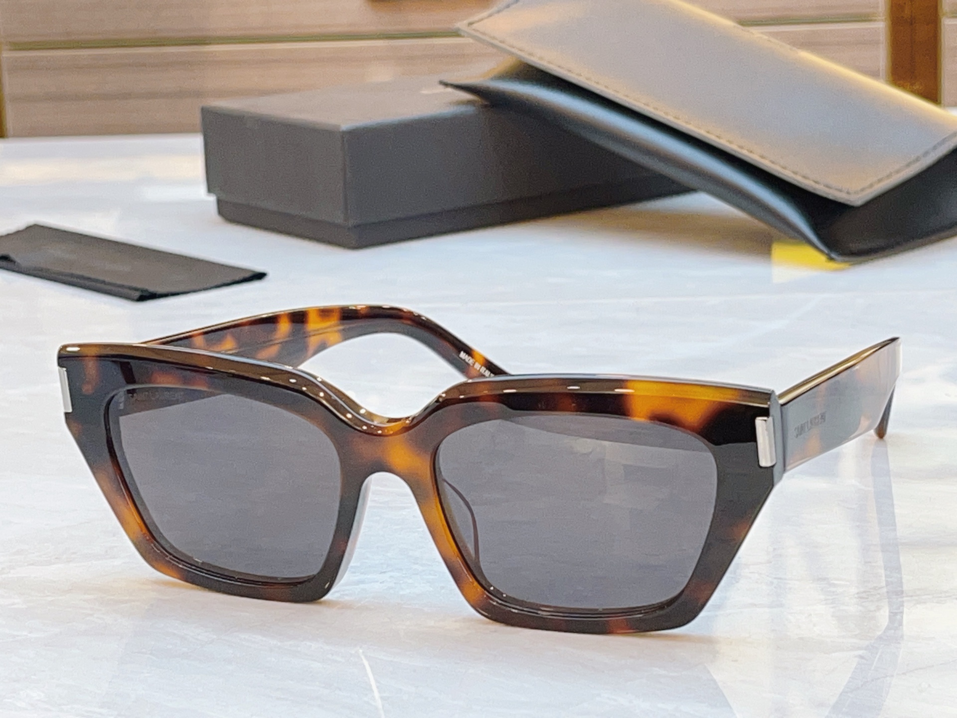 ，【SAINT LAUREN*】圣罗*兰新款太阳镜，MODEL：SL 826，SIZE：55口18-14