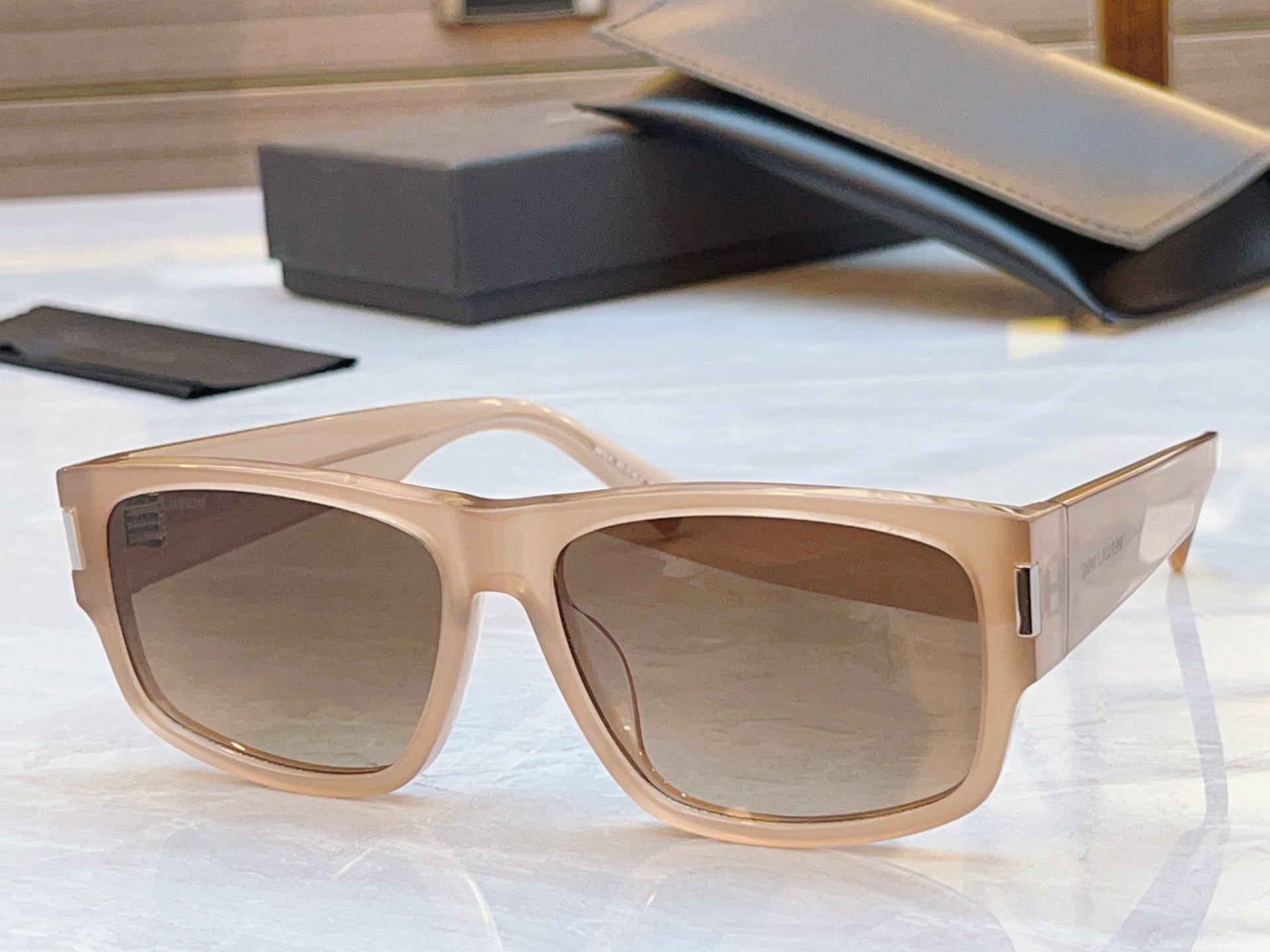 ，【SAINT LAUREN*】圣罗*兰新款太阳镜，MODEL：SL 689，SIZE：59口15-14