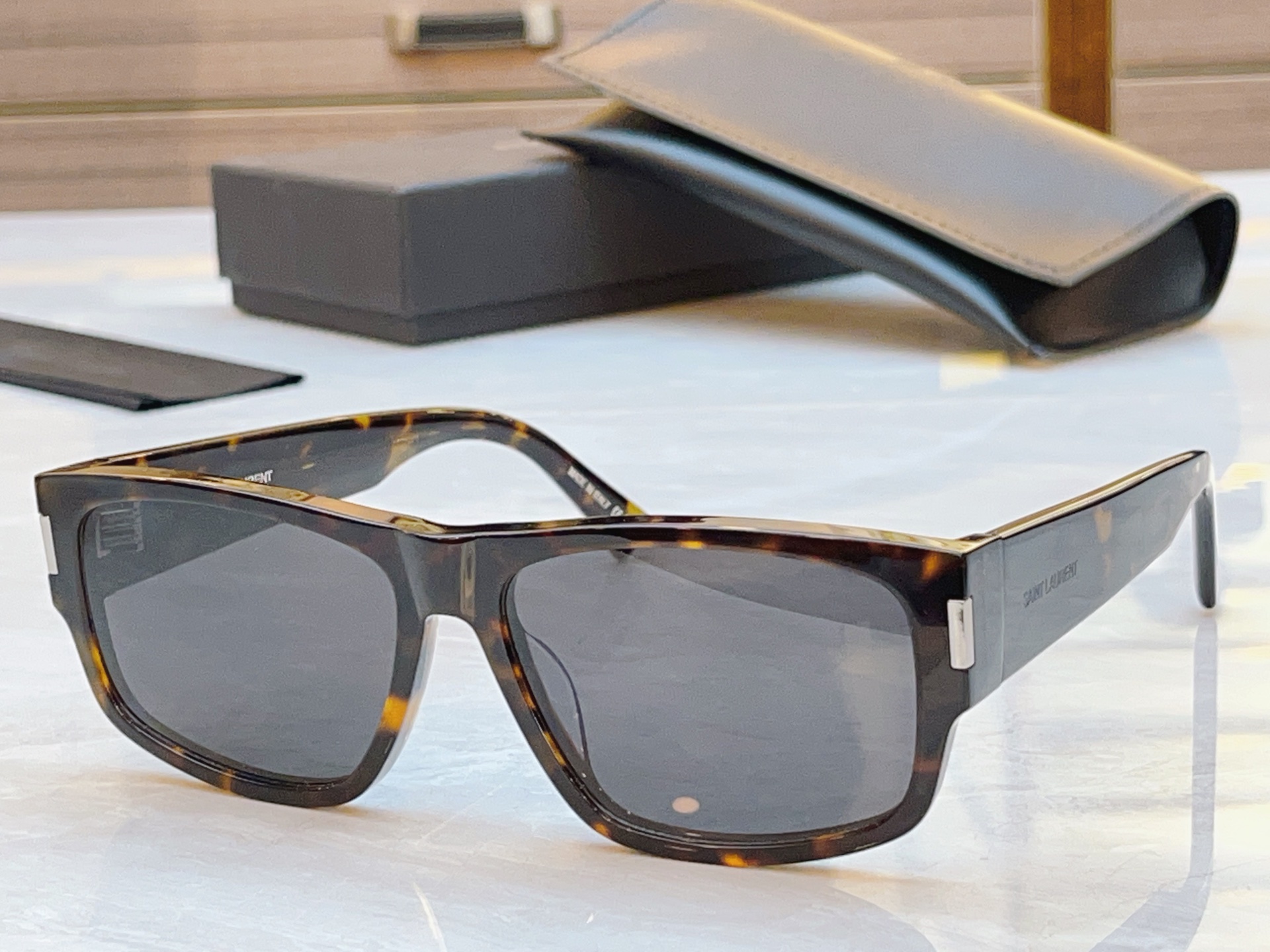 ，【SAINT LAUREN*】圣罗*兰新款太阳镜，MODEL：SL 689，SIZE：59口15-14