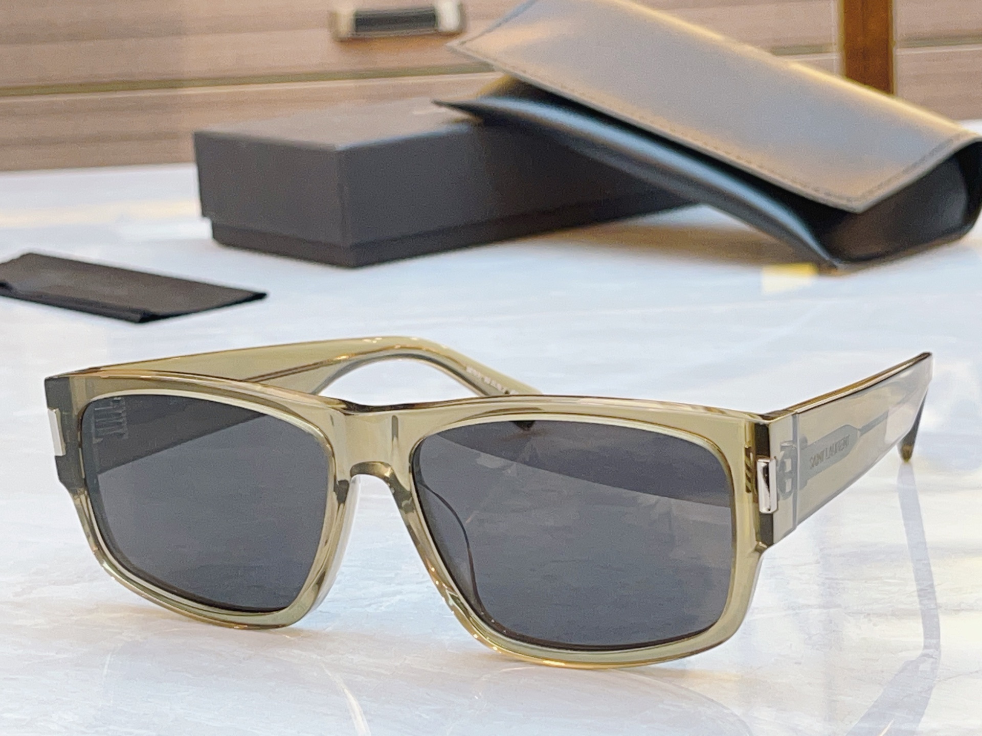 ，【SAINT LAUREN*】圣罗*兰新款太阳镜，MODEL：SL 689，SIZE：59口15-14