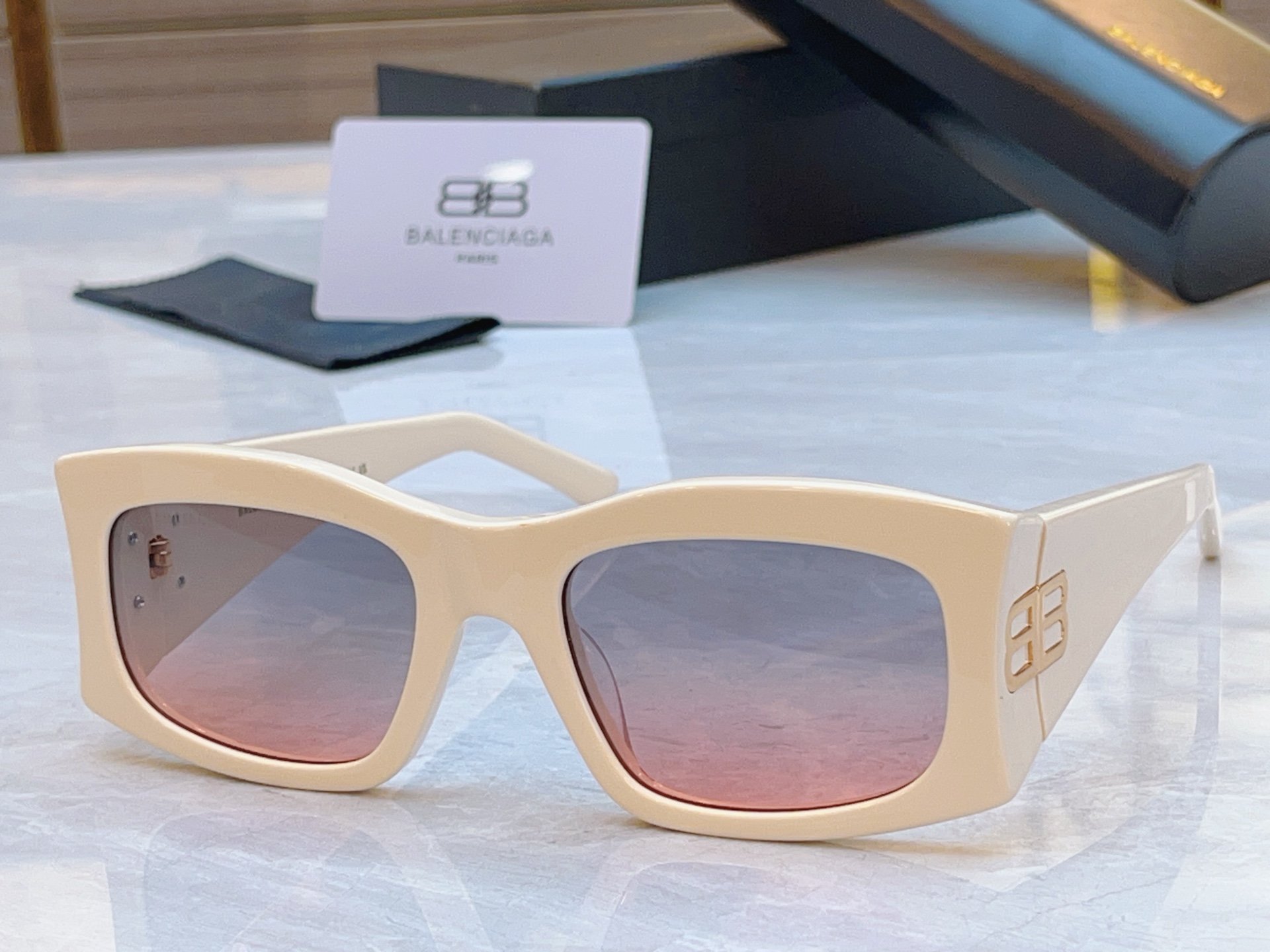，【BALENCIAG*】巴黎*世家新款太阳镜，MODEL：BB，SIZE：57口22-140