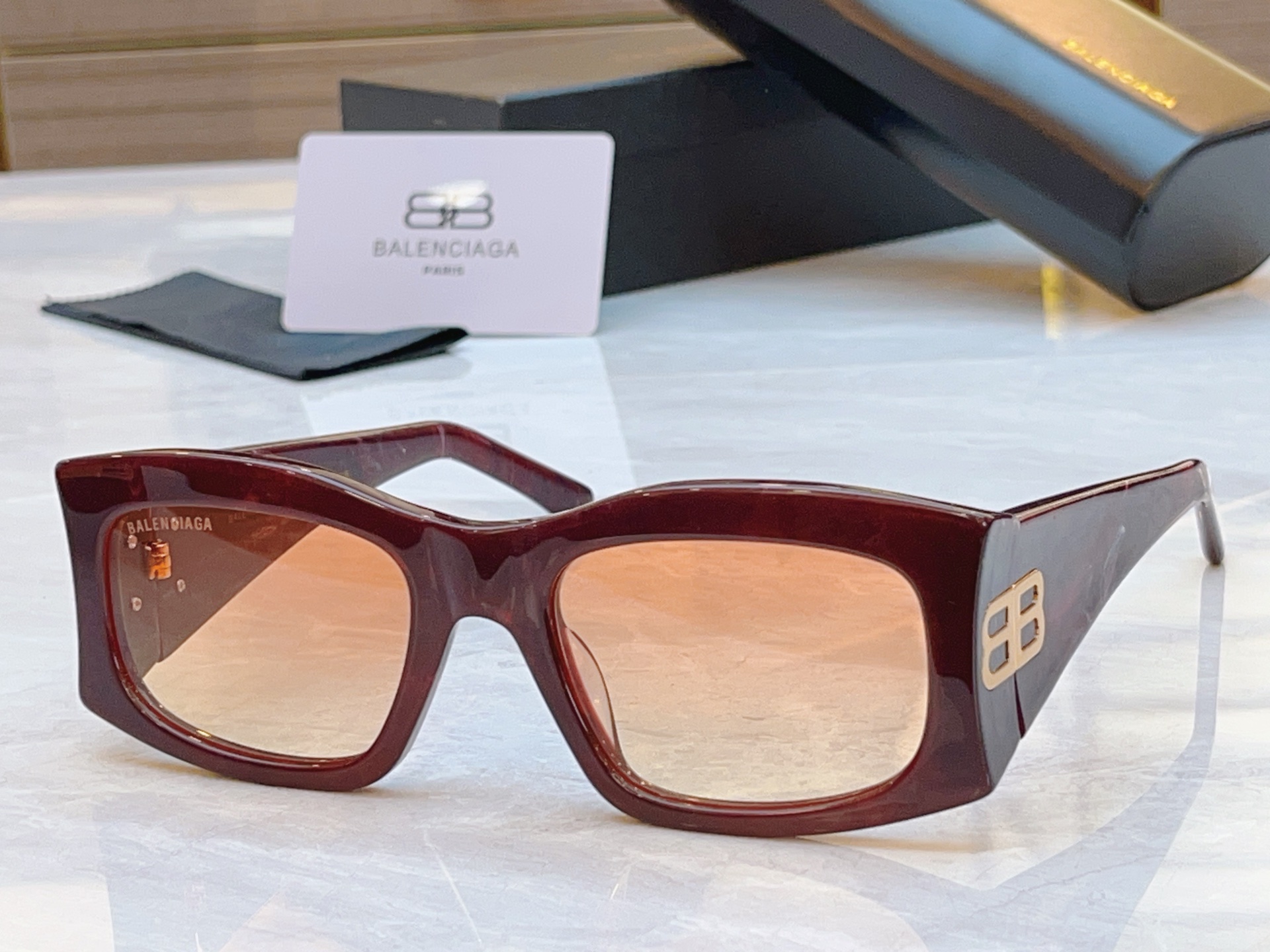 ，【BALENCIAG*】巴黎*世家新款太阳镜，MODEL：BB，SIZE：57口22-140