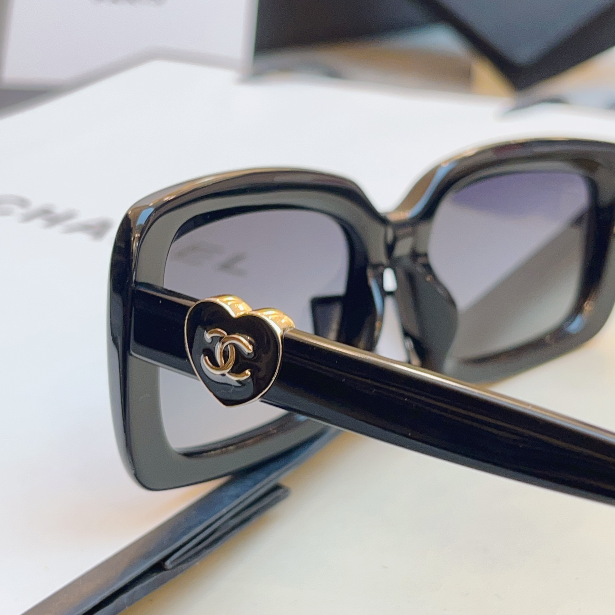 ，【CHANE*】香奈*儿新款太阳镜🕶️ 高版本✨，MODEL：CH5520-A，SIZE：56口17-