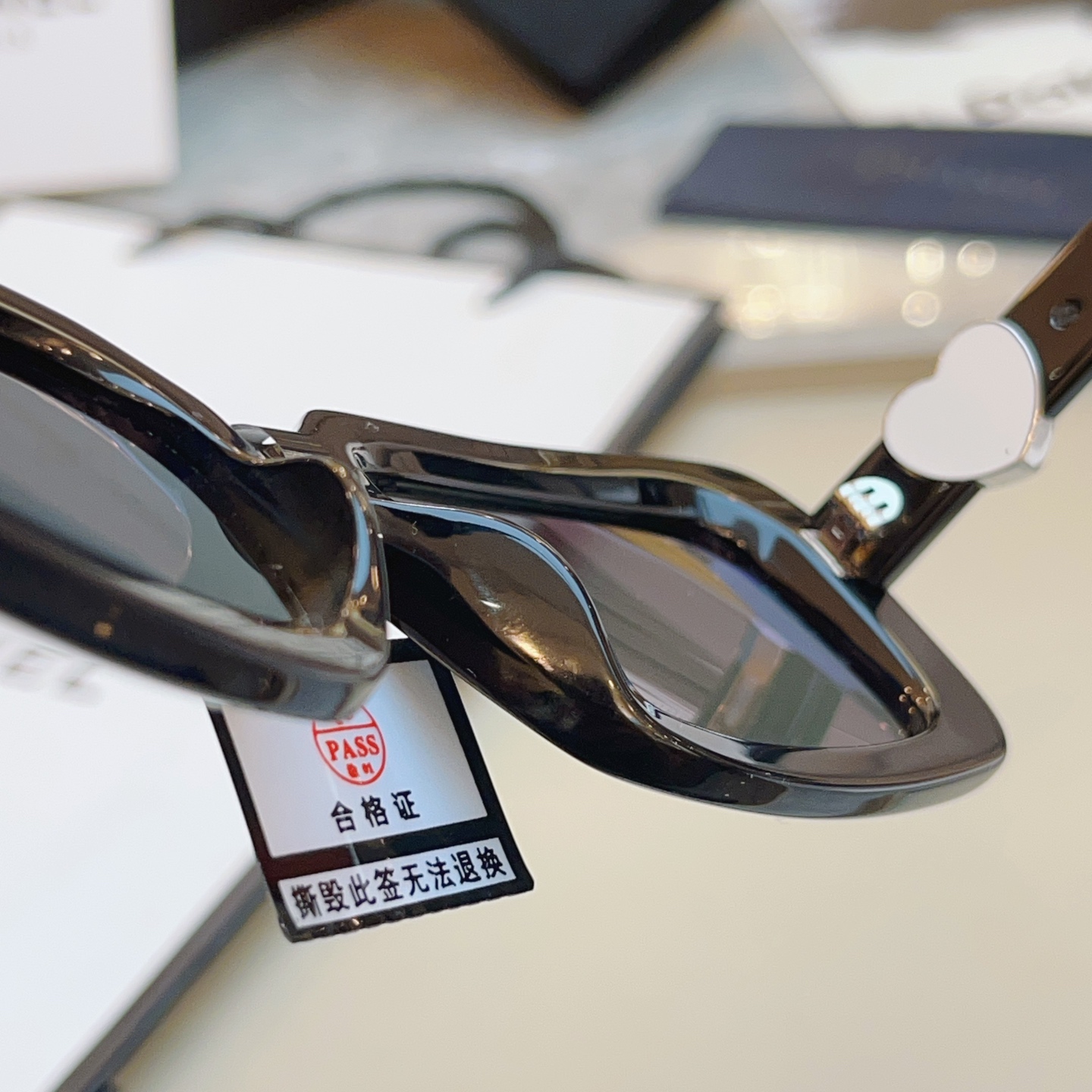 ，【CHANE*】香奈*儿新款太阳镜🕶️ 高版本✨，MODEL：CH5520-A，SIZE：56口17-