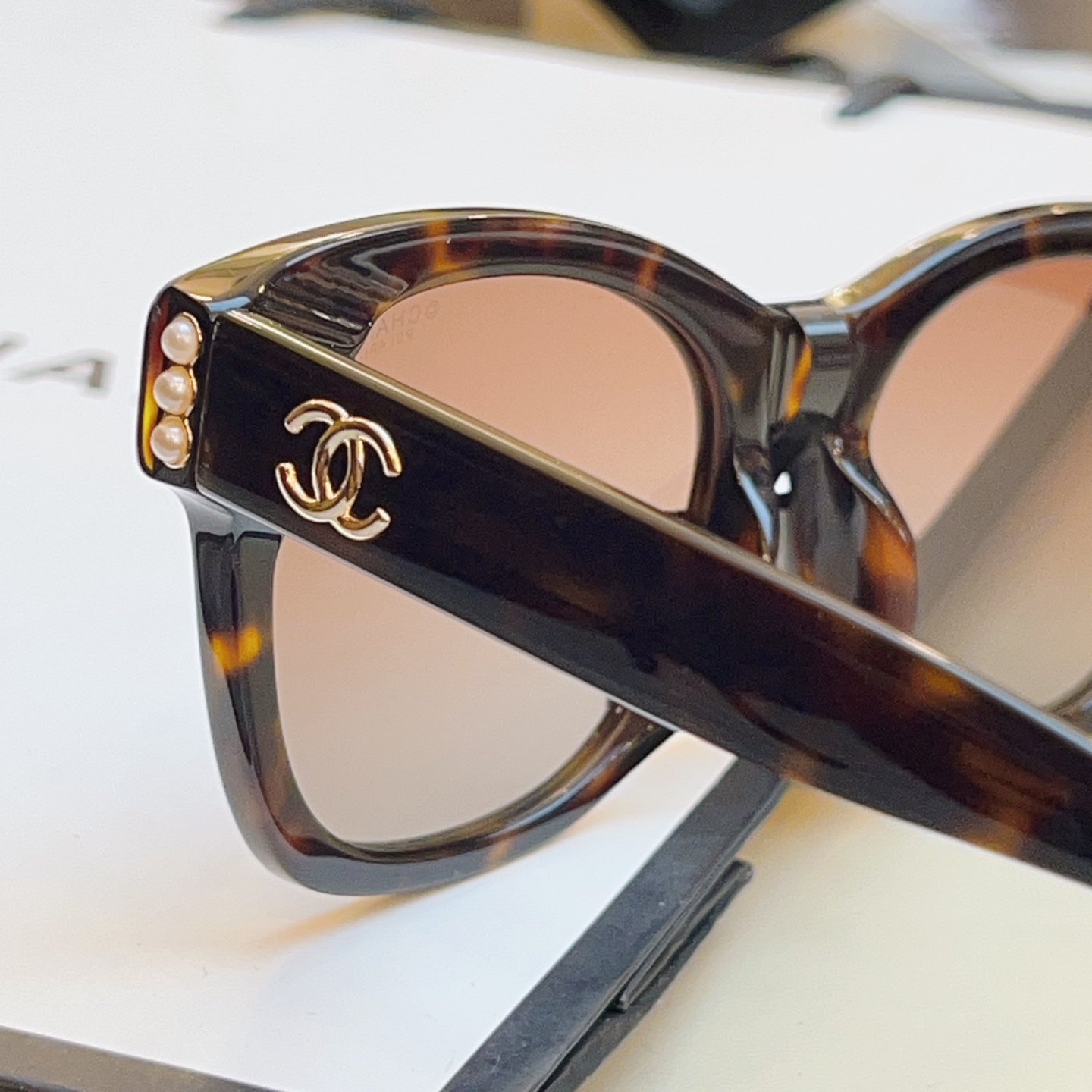 ，【CHANE*】香奈*儿新款太阳镜🕶️ 高版本✨，MODEL：CH5482-H，SIZE：54口17-