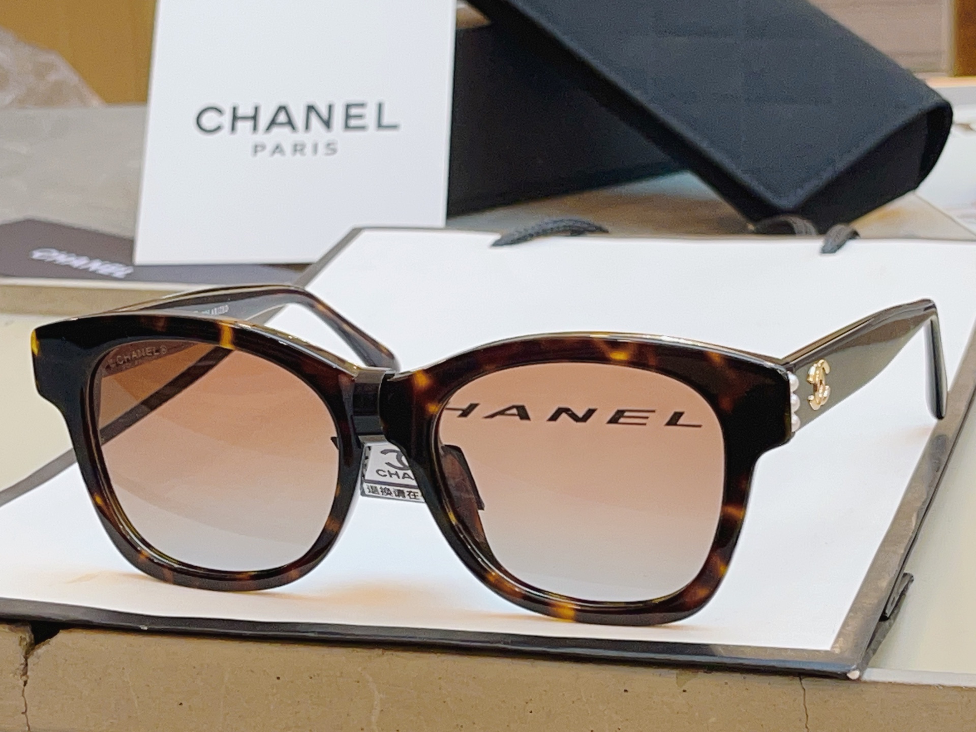 ，【CHANE*】香奈*儿新款太阳镜🕶️ 高版本✨，MODEL：CH5482-H，SIZE：54口17-