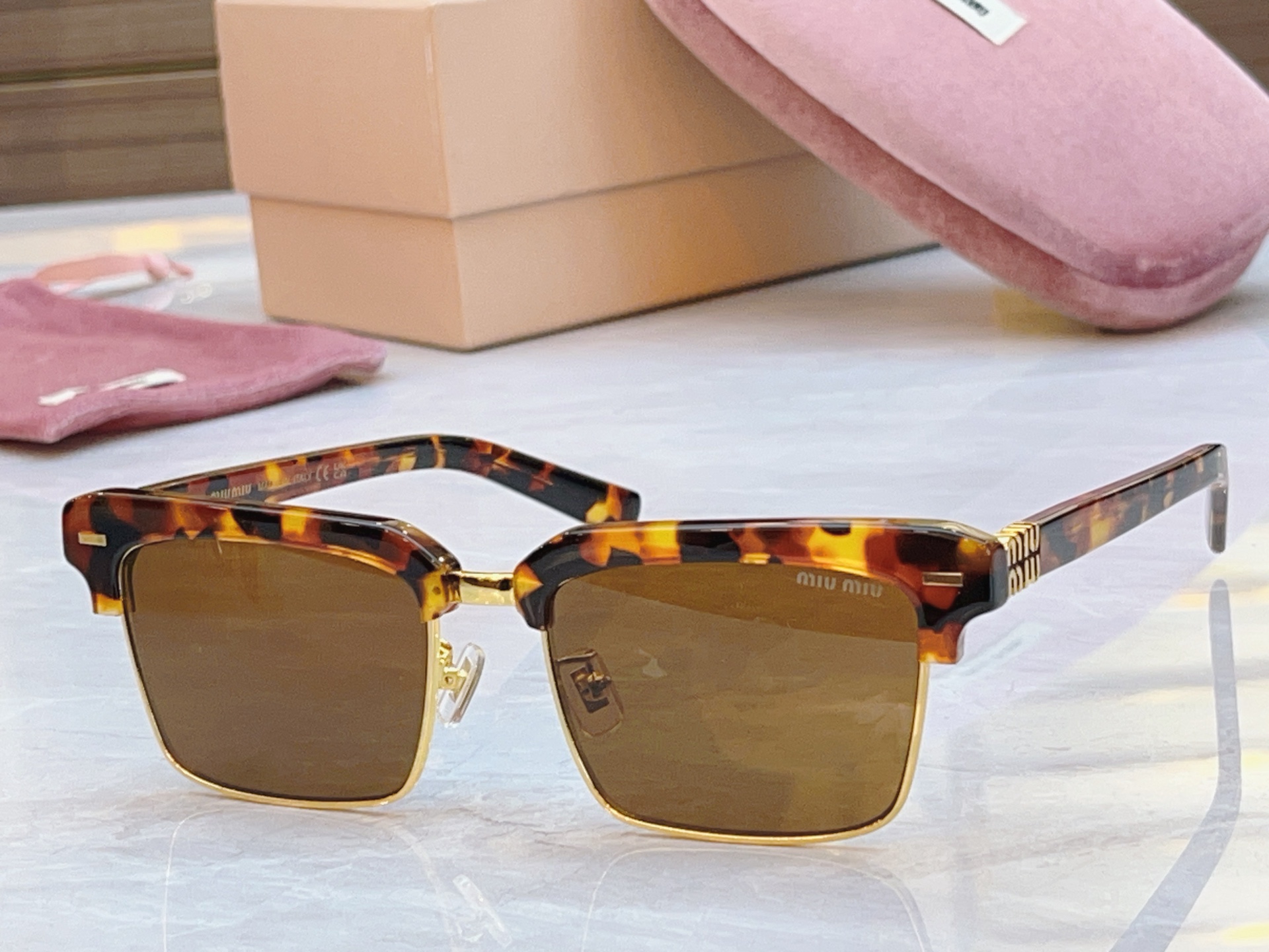 ，【MIUMI*】缪*缪新款太阳镜🕶️，Mod:VMU 10ZS，SIZE:54口17-145